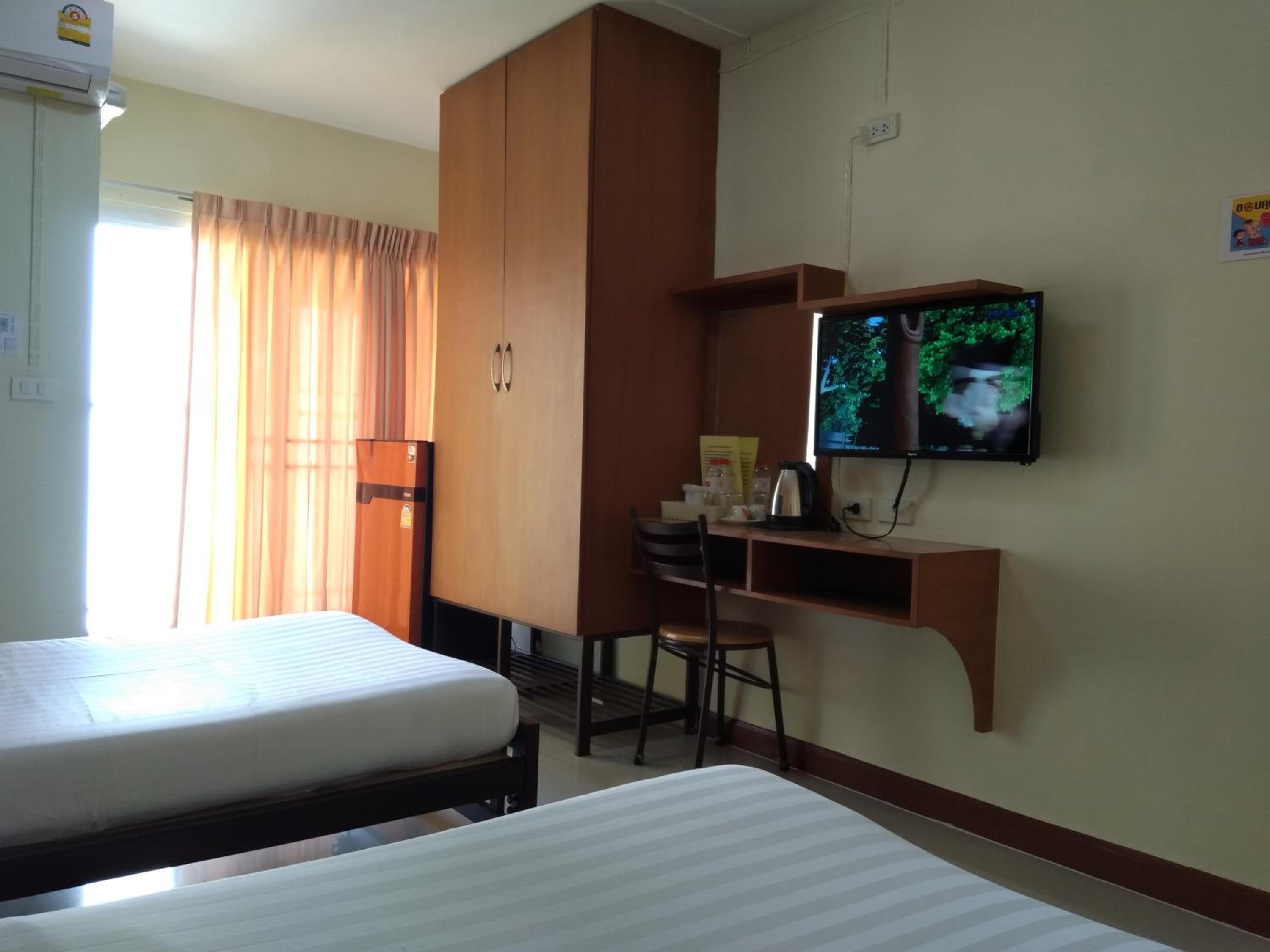 Twin Room with Balcony - Photo 12