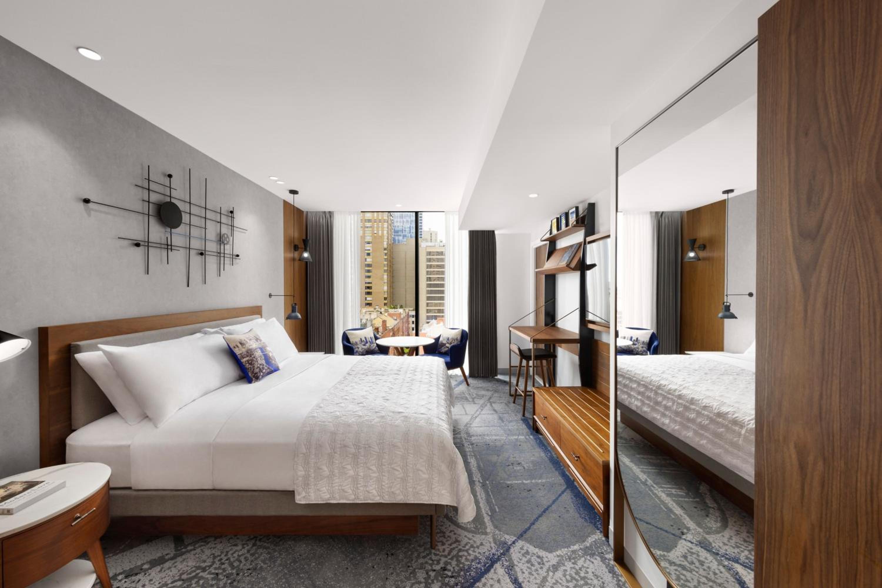 Signature King Room with City View