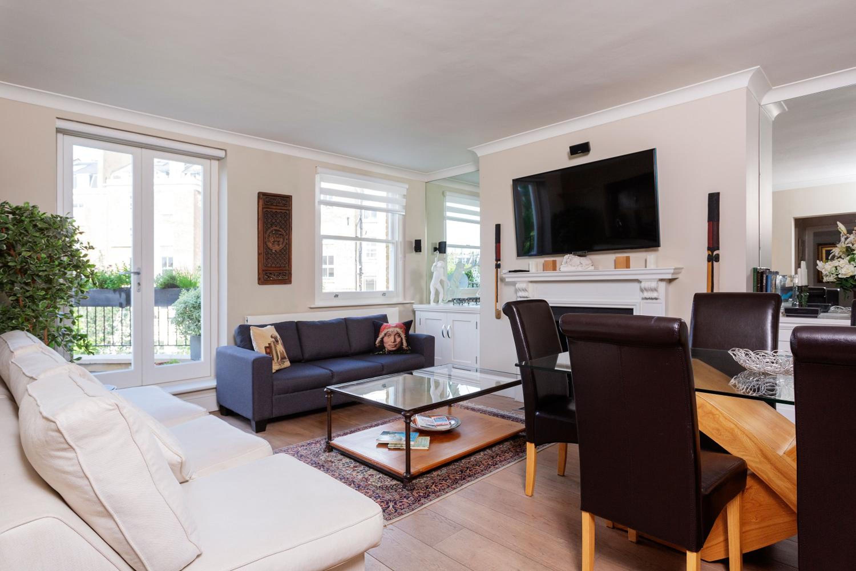 Apartment photo 2