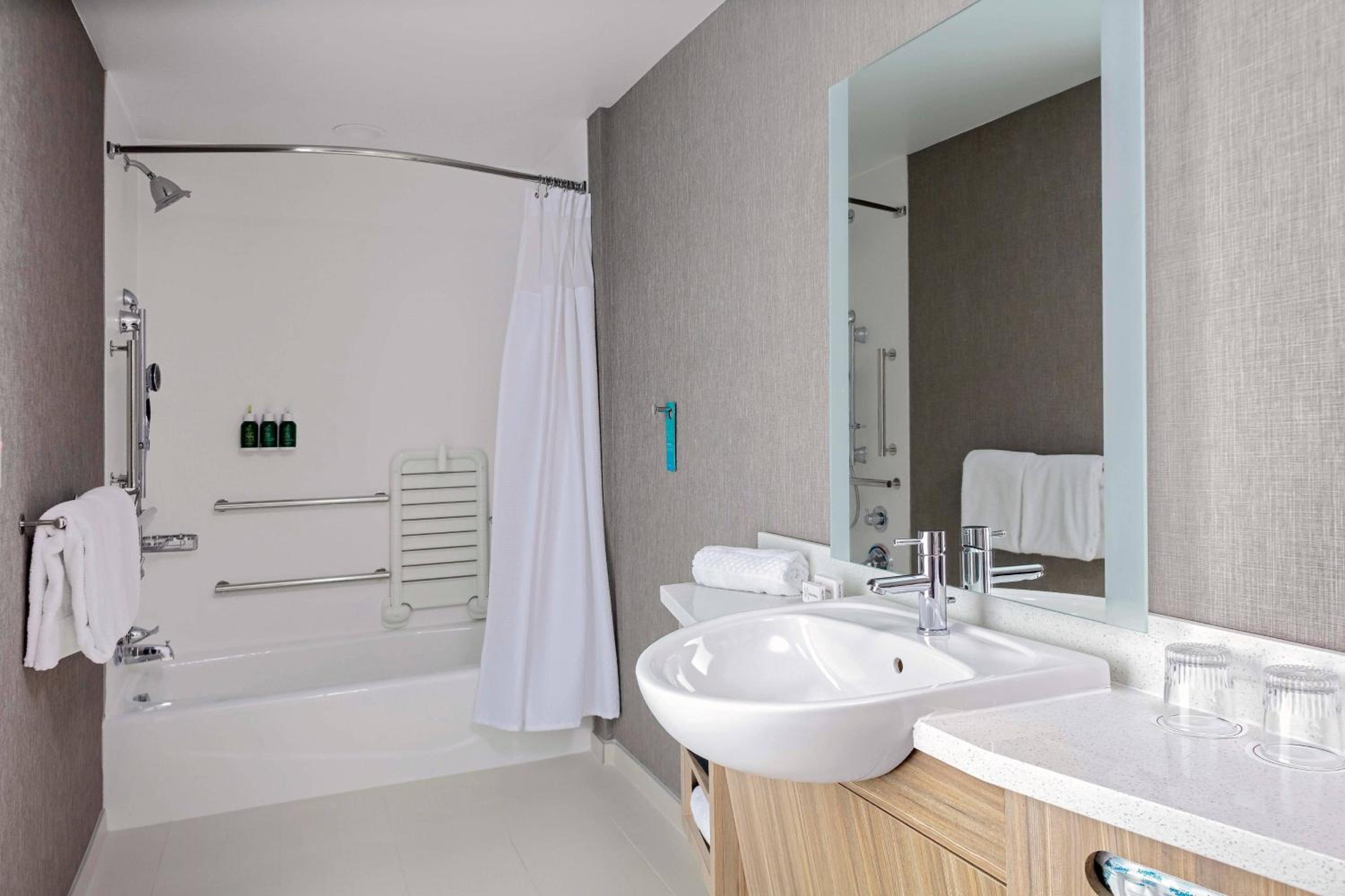 King Suite with Trundle Bed - Photo 3