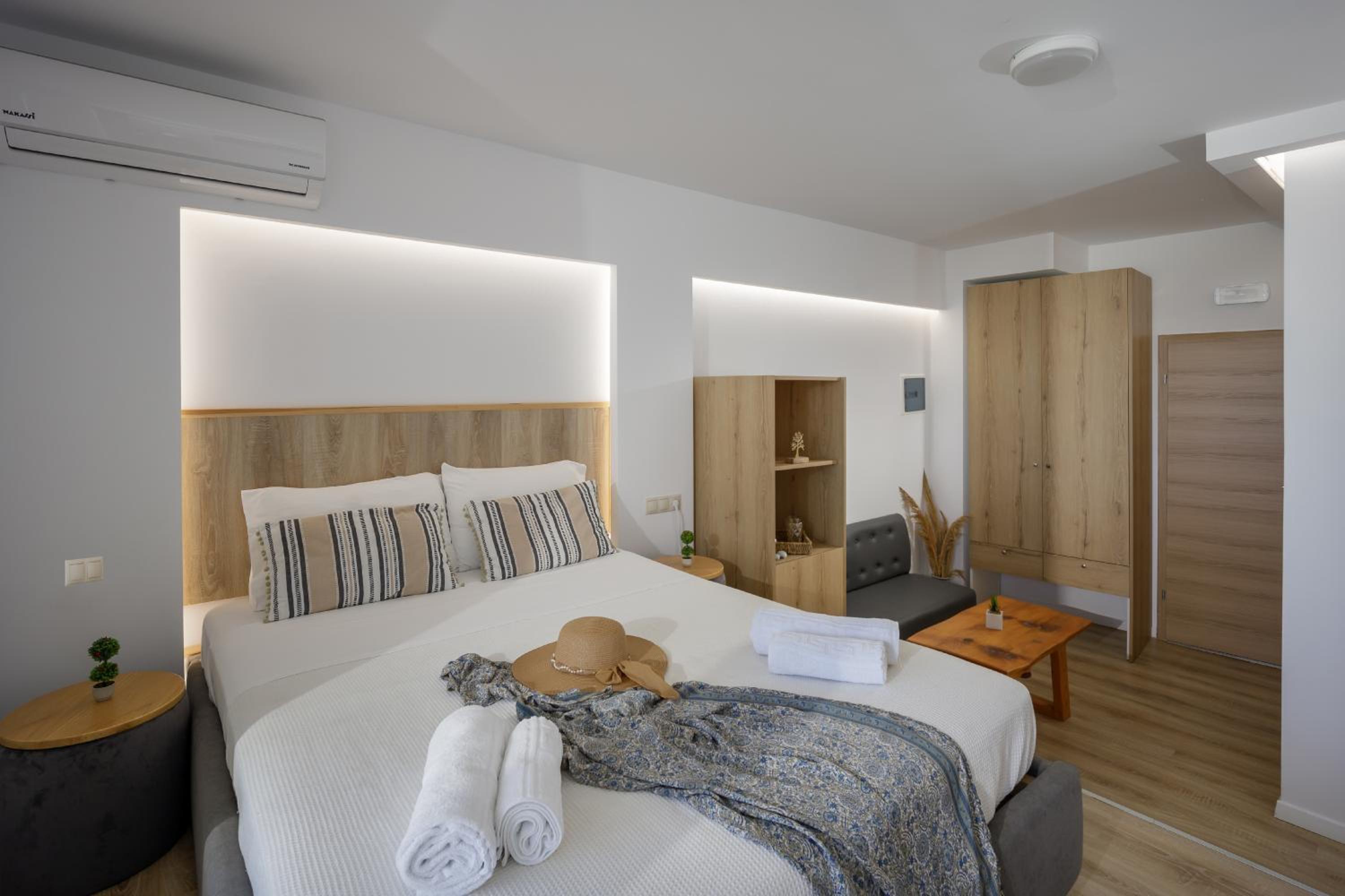 Junior Suite with Private Pool - Photo 24