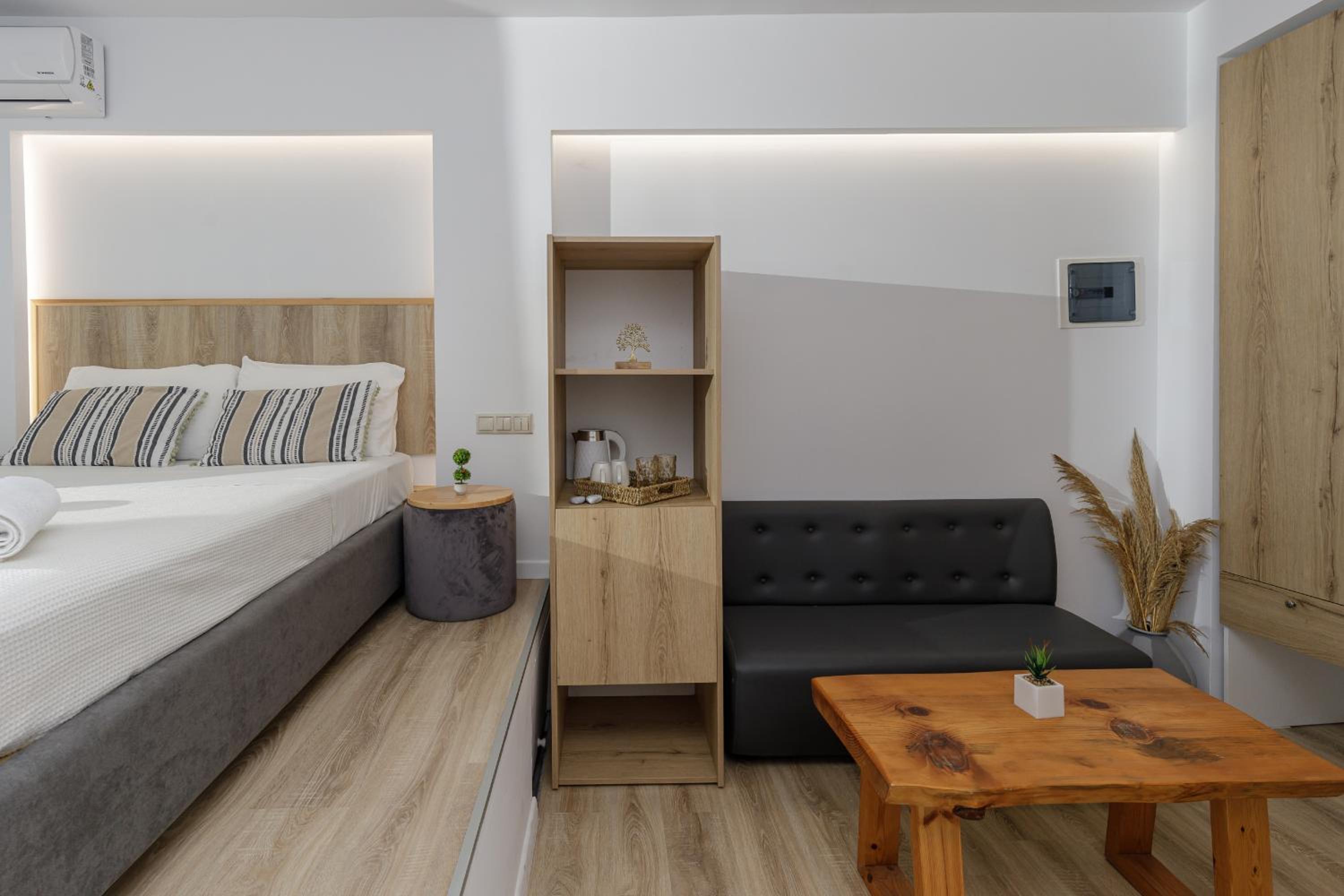 Junior Suite with Private Pool - Photo 20