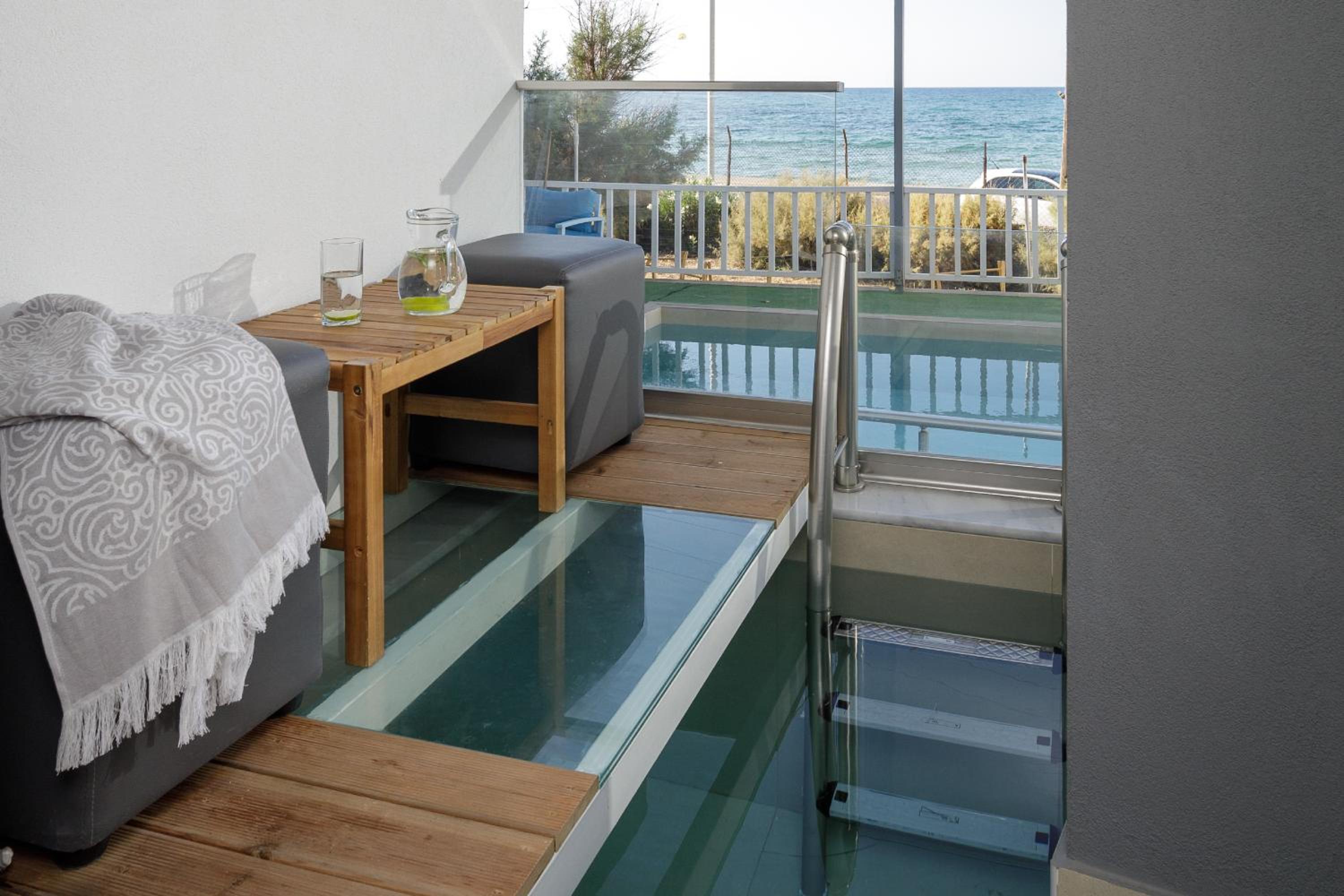 Junior Suite with Private Pool - Photo 19