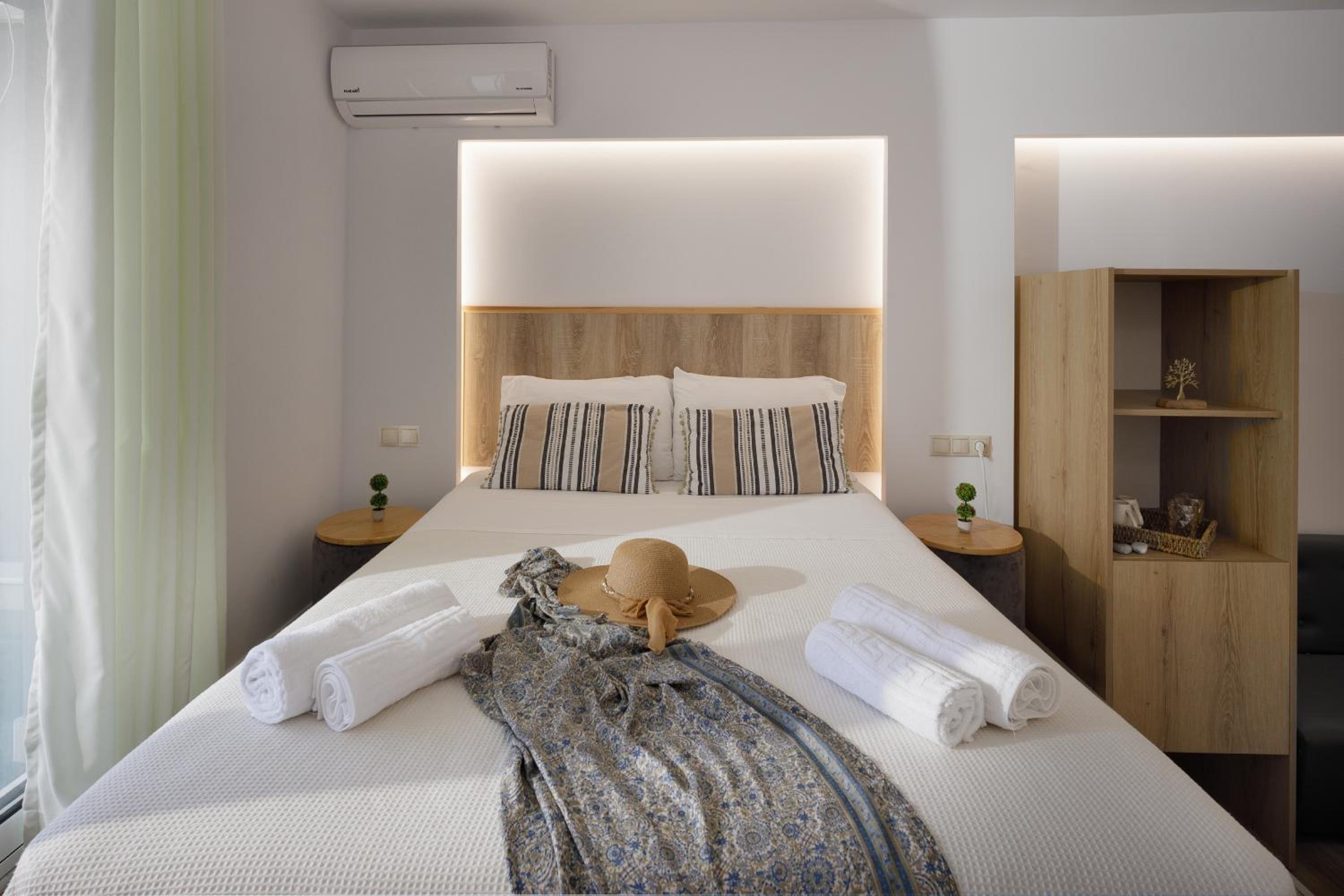 Junior Suite with Private Pool - Photo 18