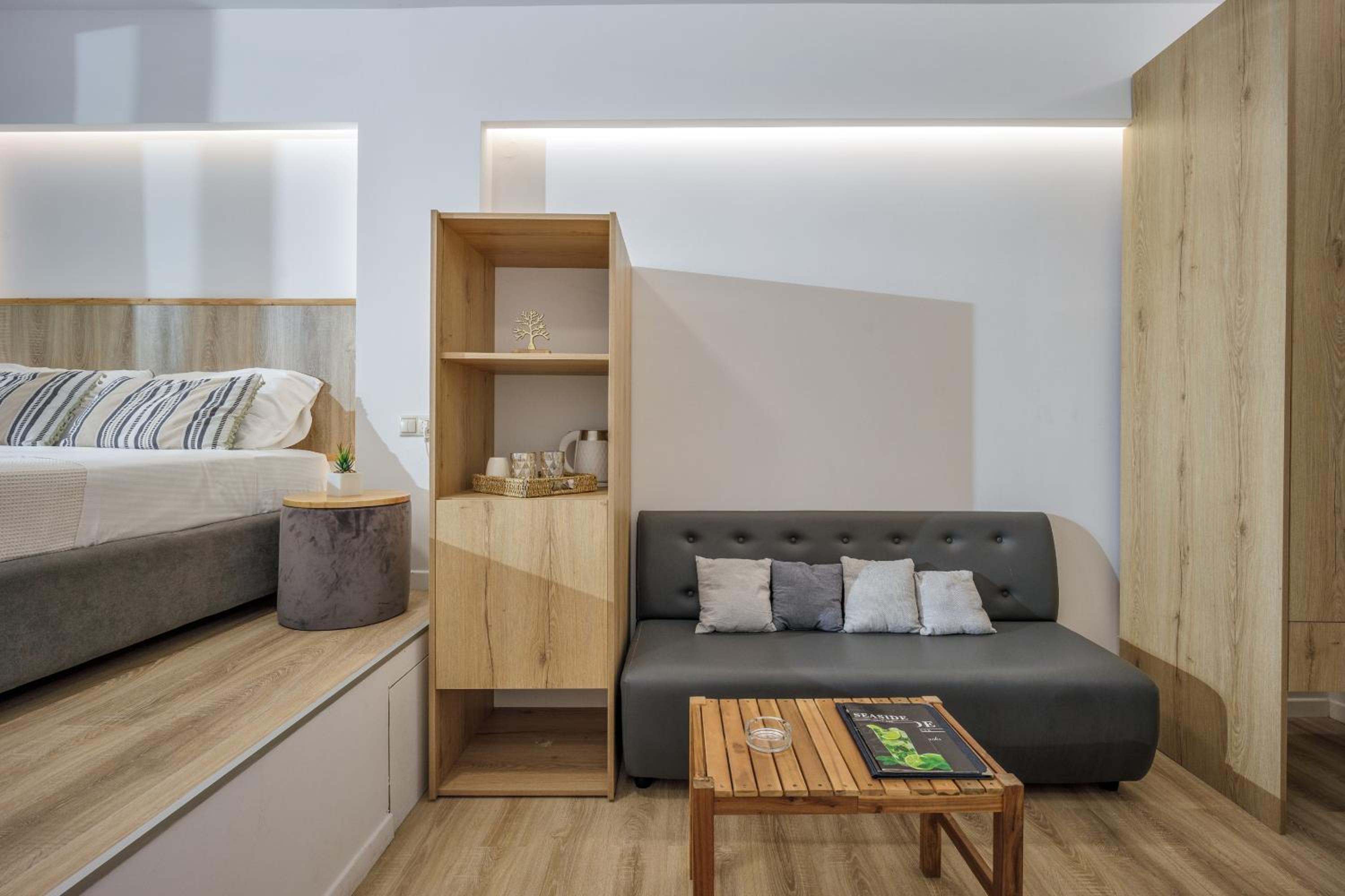 Junior Suite with Private Pool - Photo 12