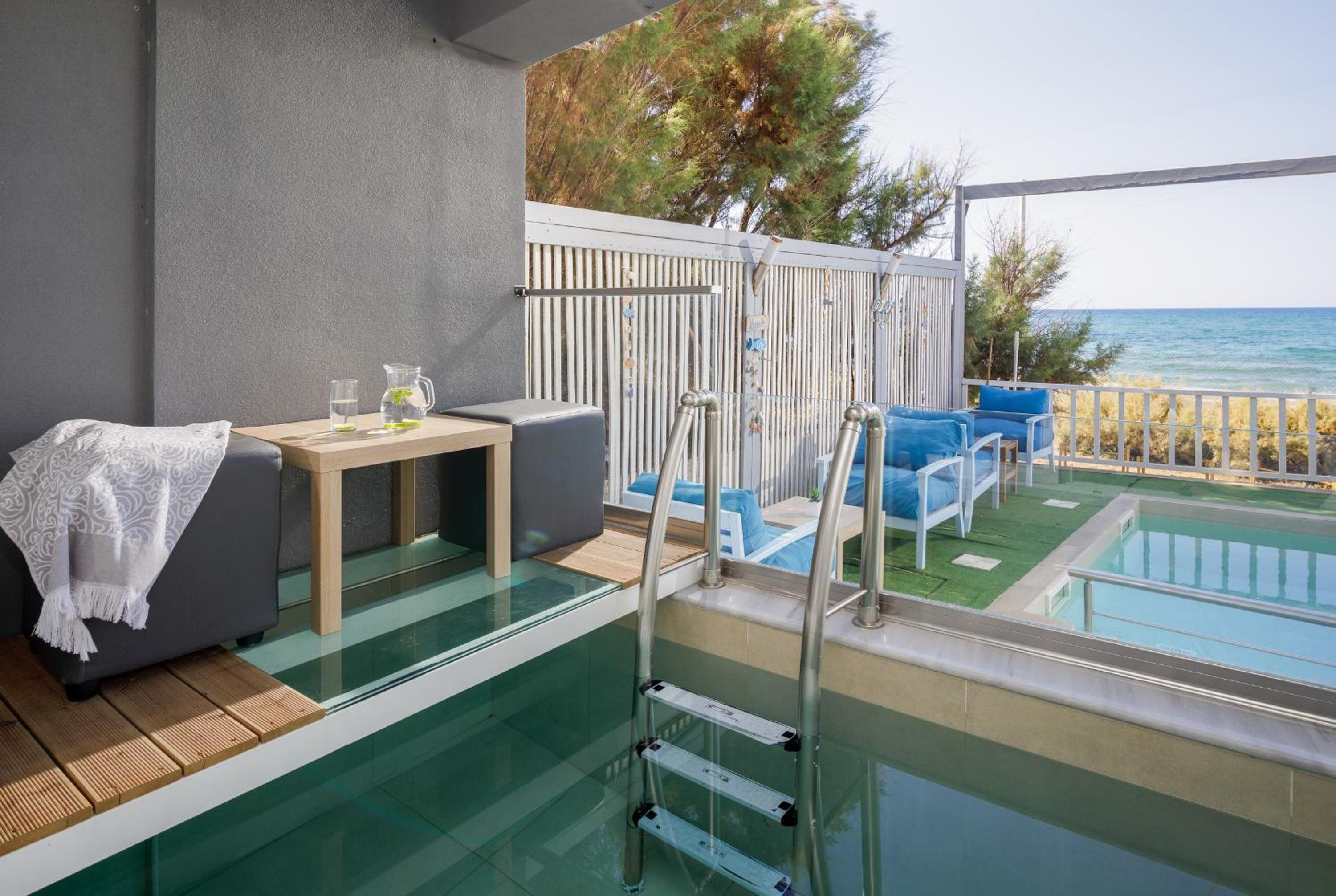 Junior Suite with Private Pool - Photo 14