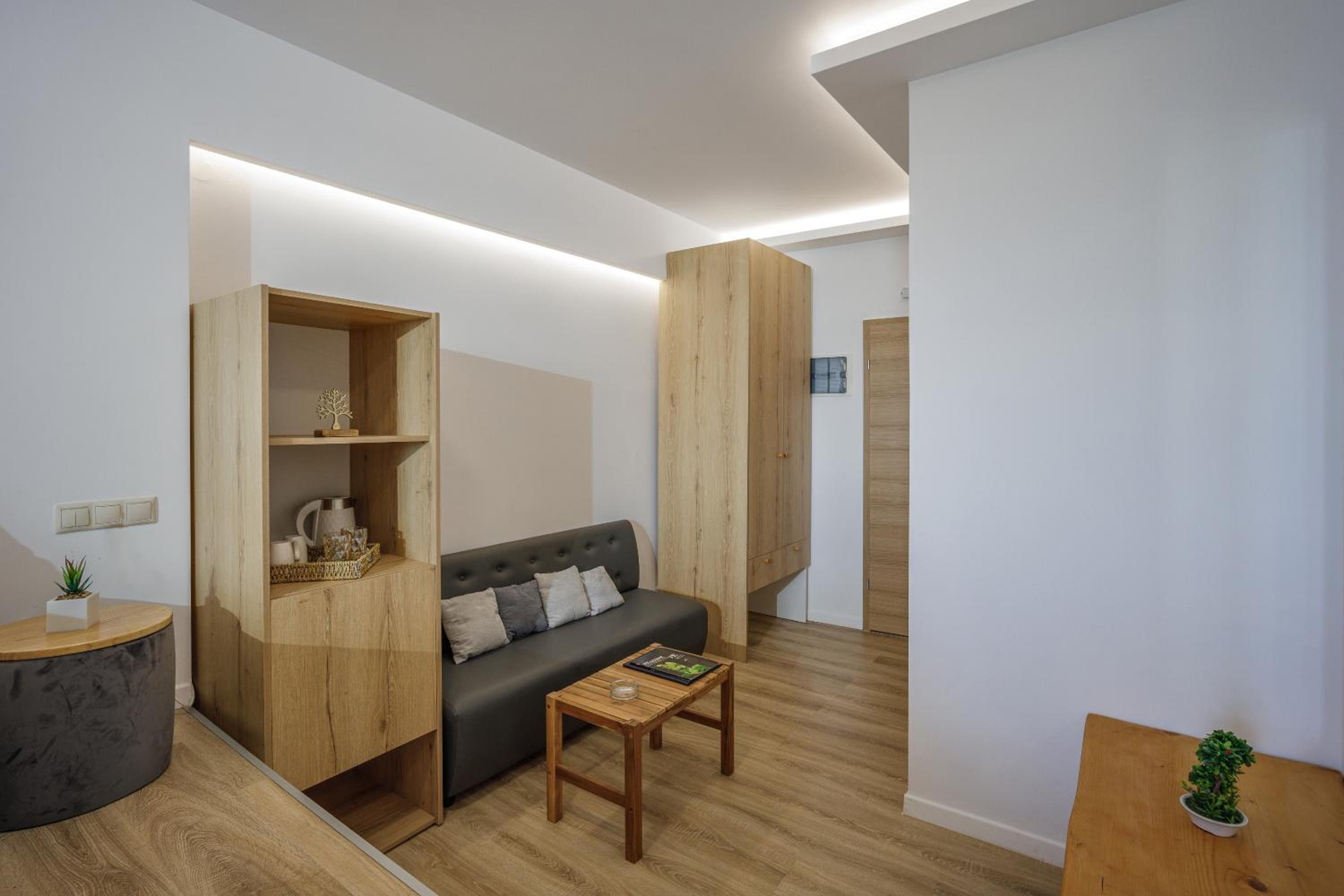 Junior Suite with Private Pool - Photo 17