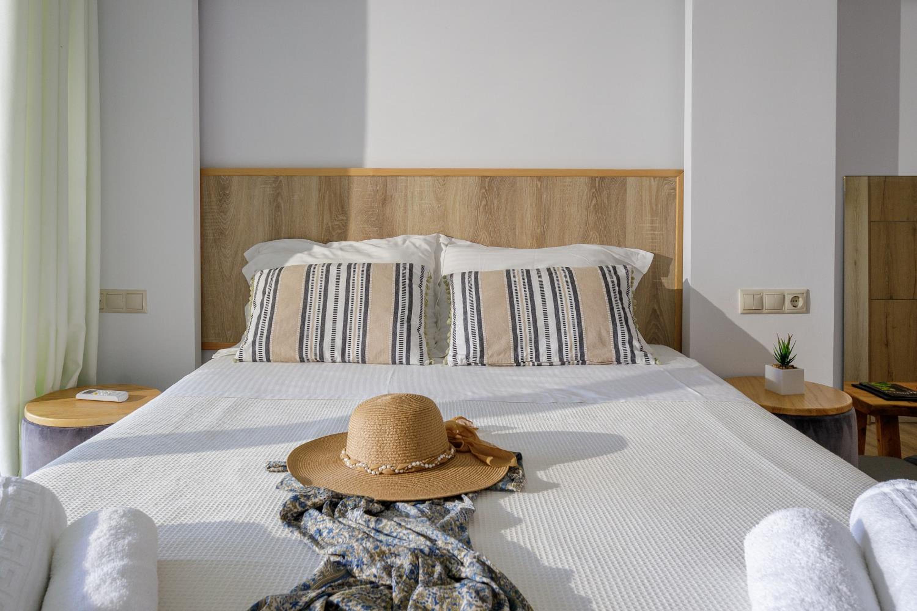 Junior Suite with Private Pool - Photo 4