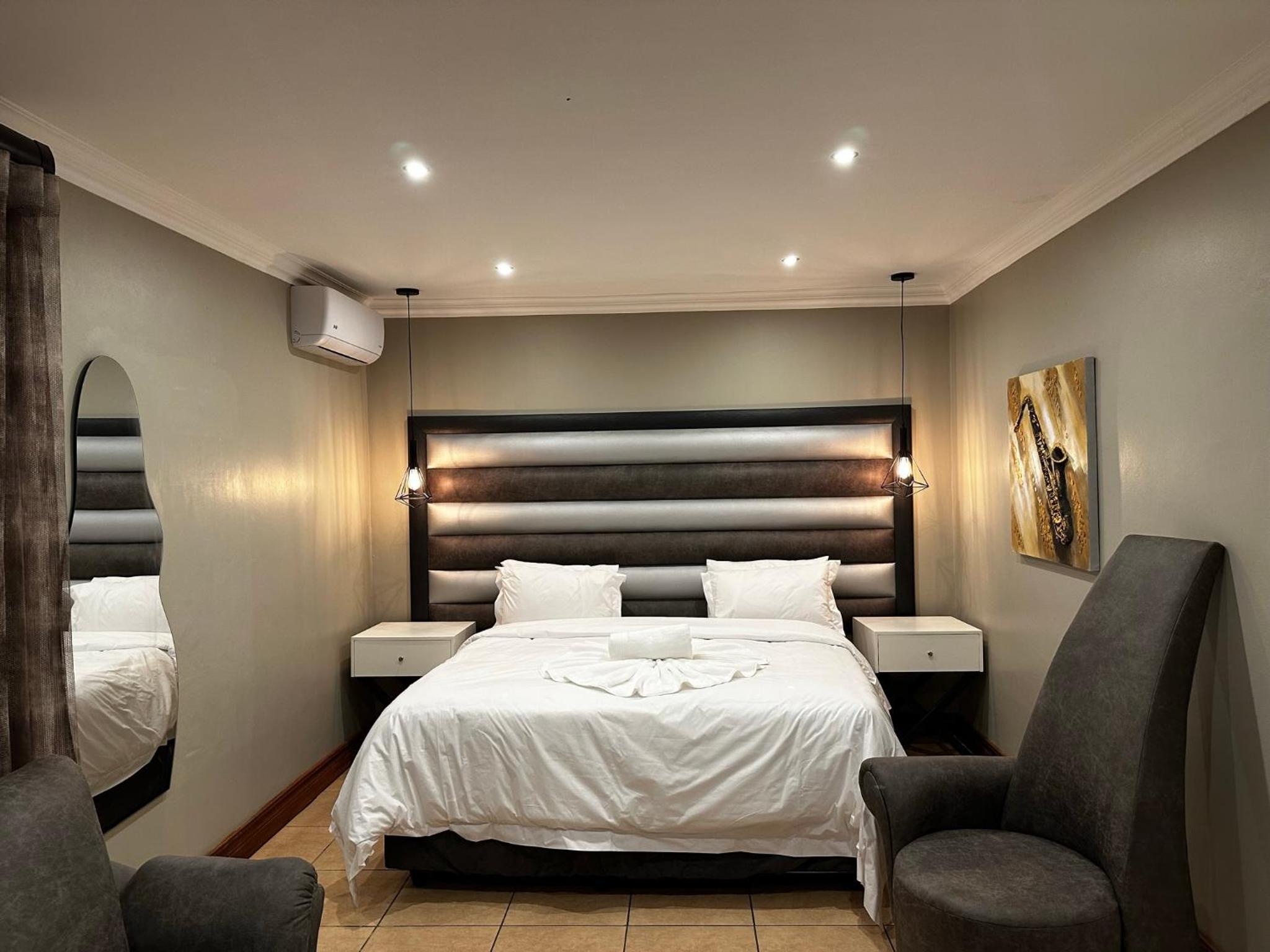 Double Room with Private Bathroom photo 1