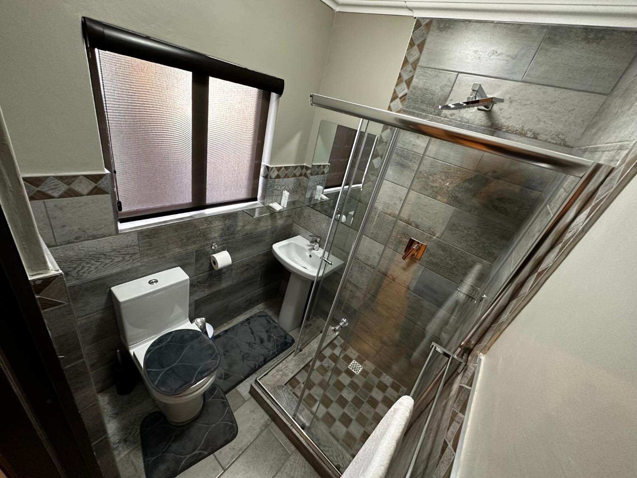 Double Room with Private Bathroom photo 3