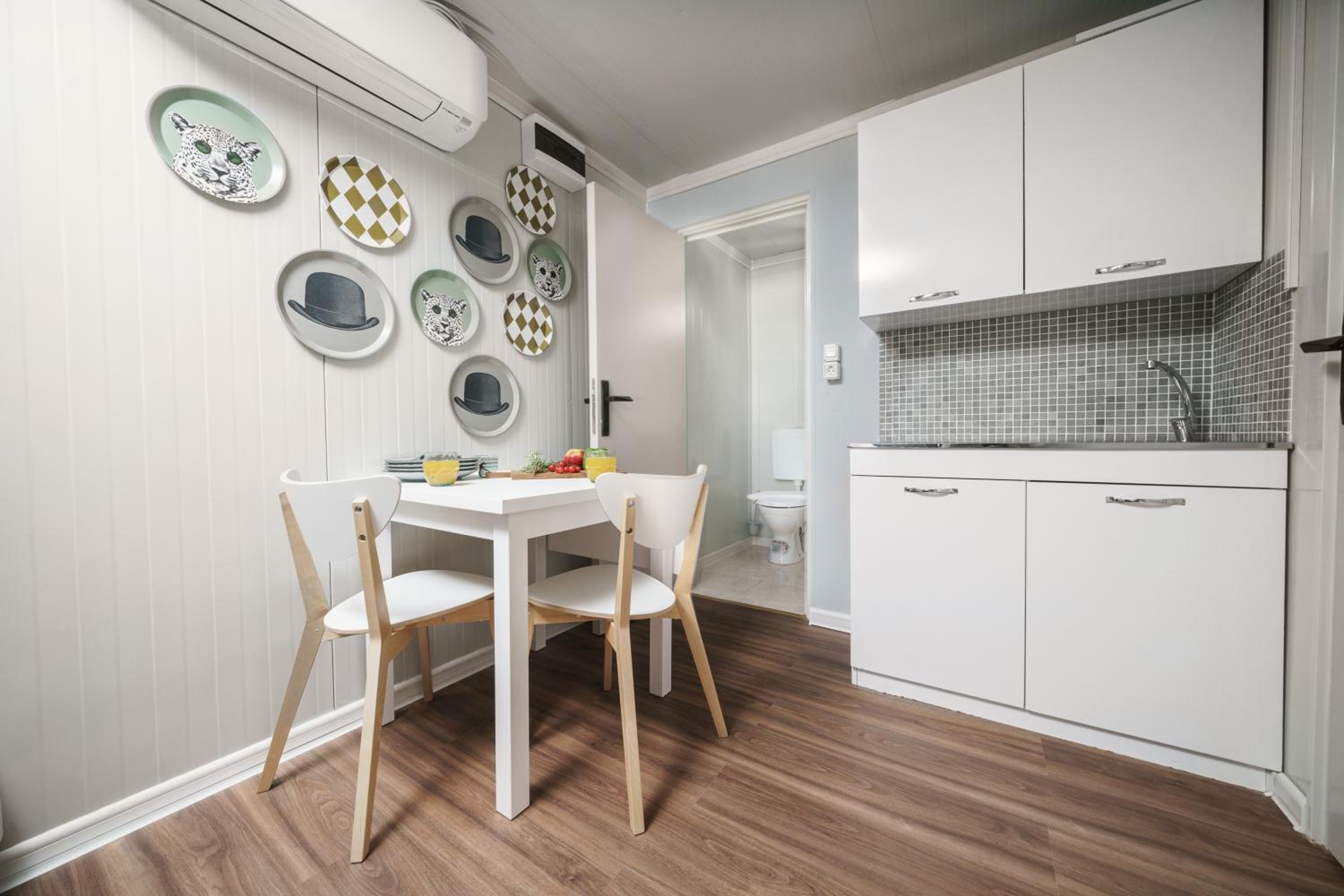 Standard Two-Bedroom Mobile Home with Terrace photo 2