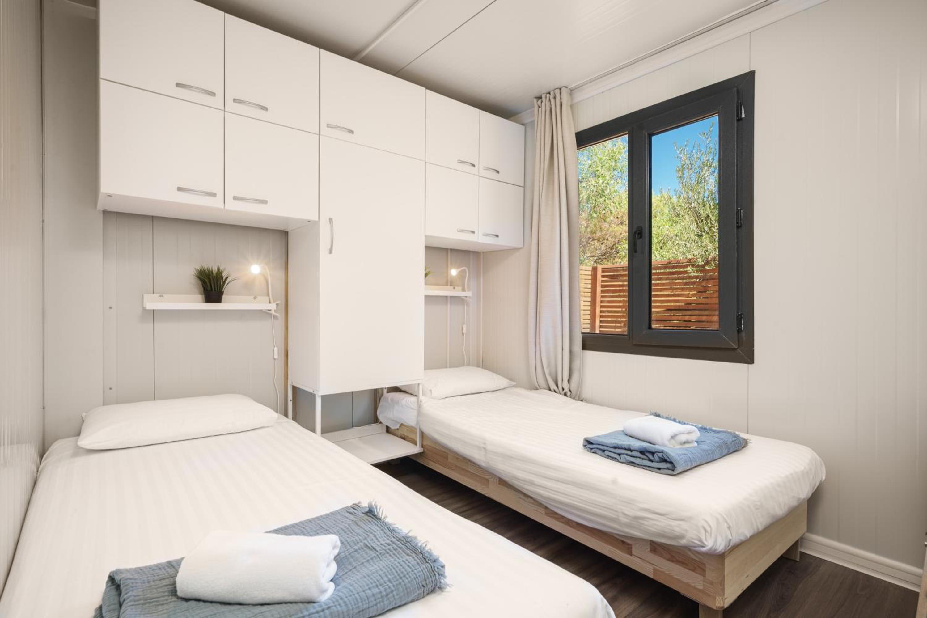 Standard Two-Bedroom Mobile Home with Terrace photo 3