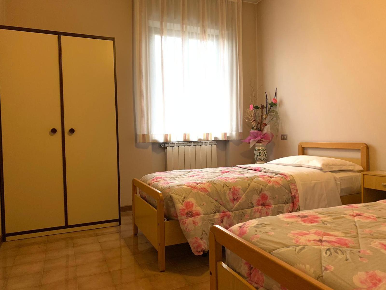 Twin Room with Private Bathroom photo 1