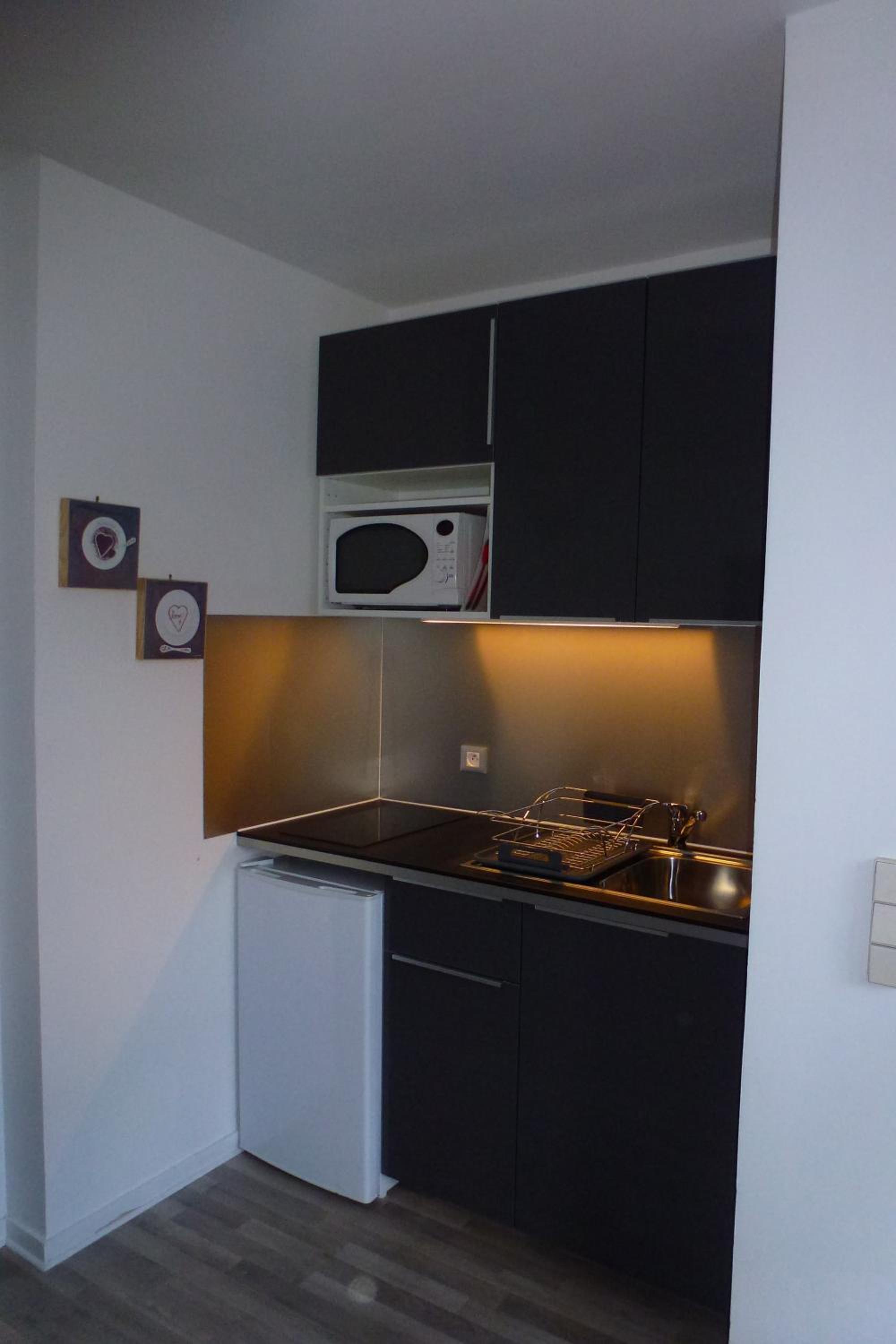 One-Bedroom Apartment - Photo 3
