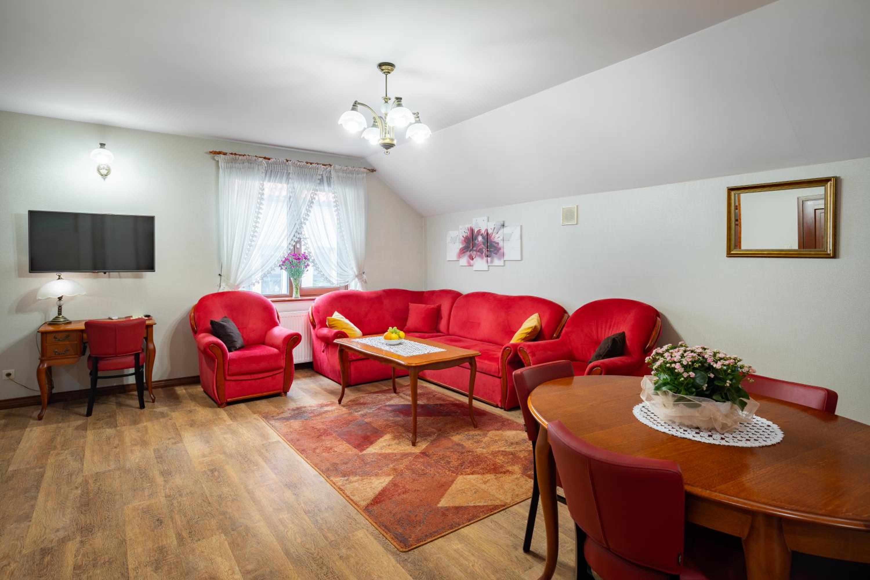 One-Bedroom Suite - Photo 13