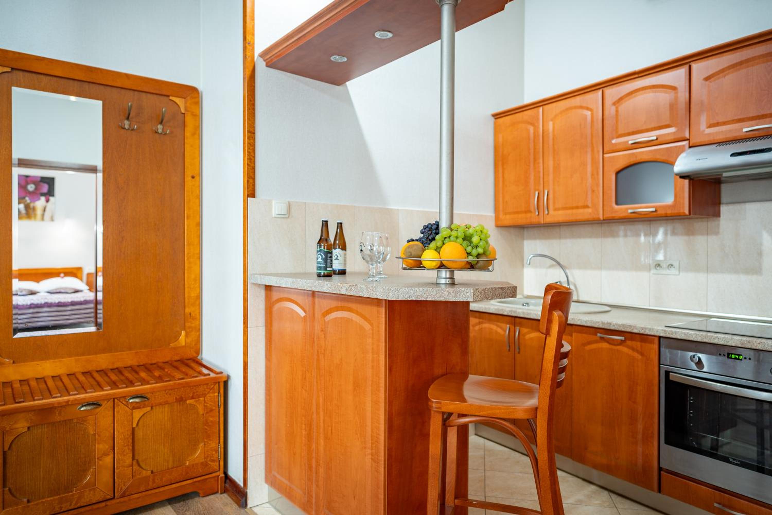 One-Bedroom Suite - Photo 3