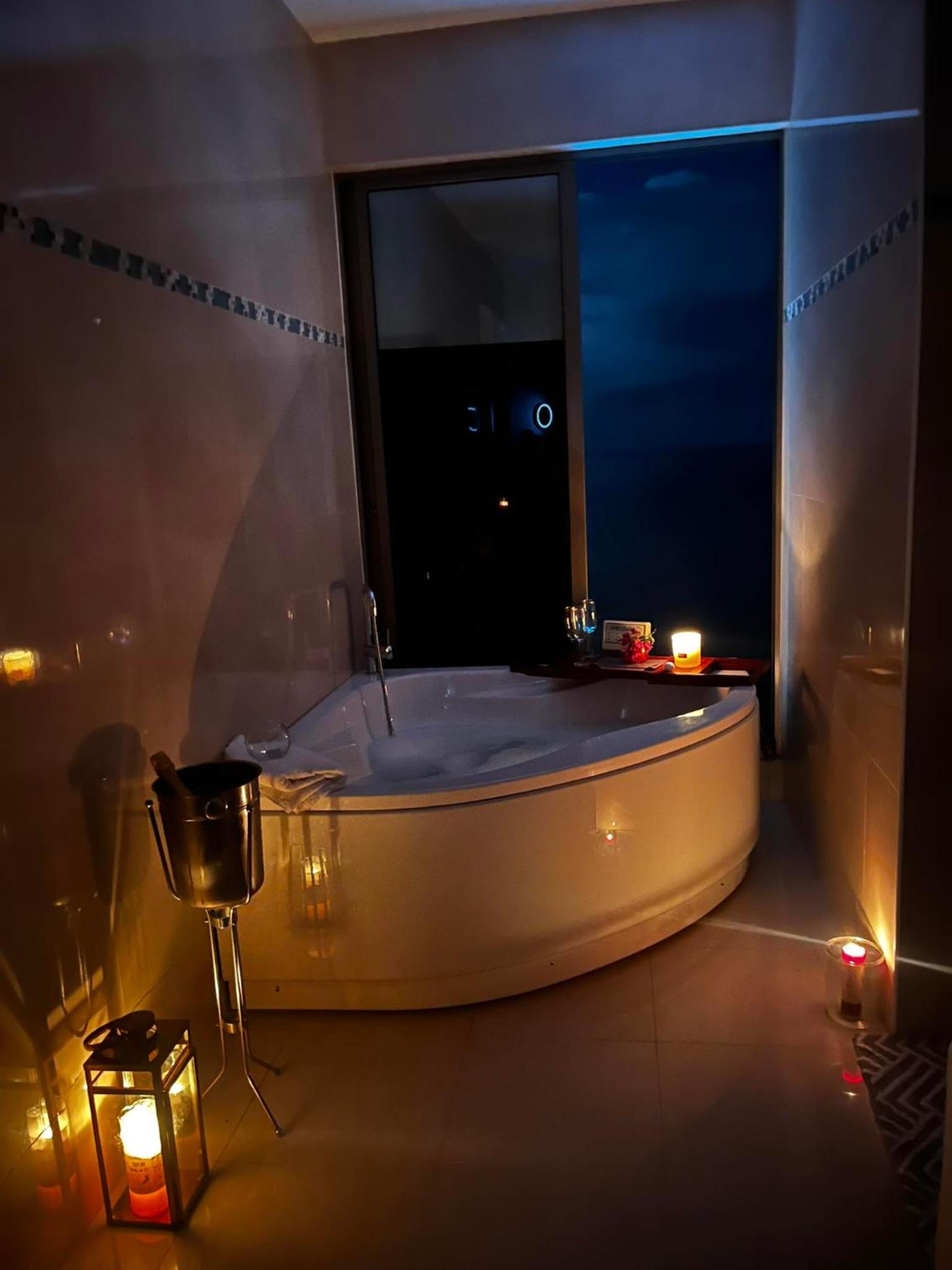 Deluxe Suite with Spa Bath