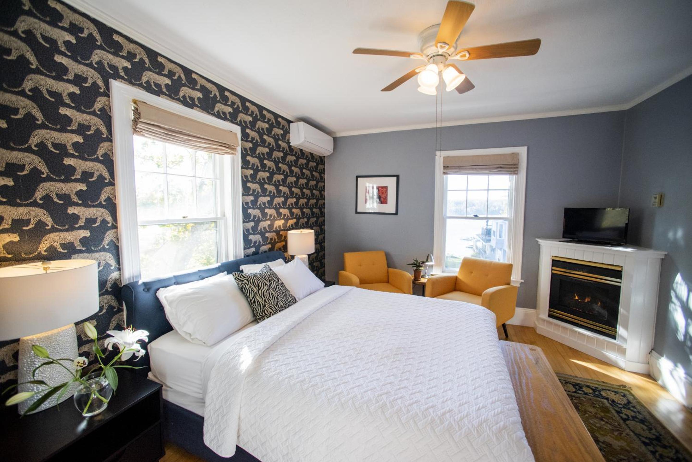 Queen Room photo 1
