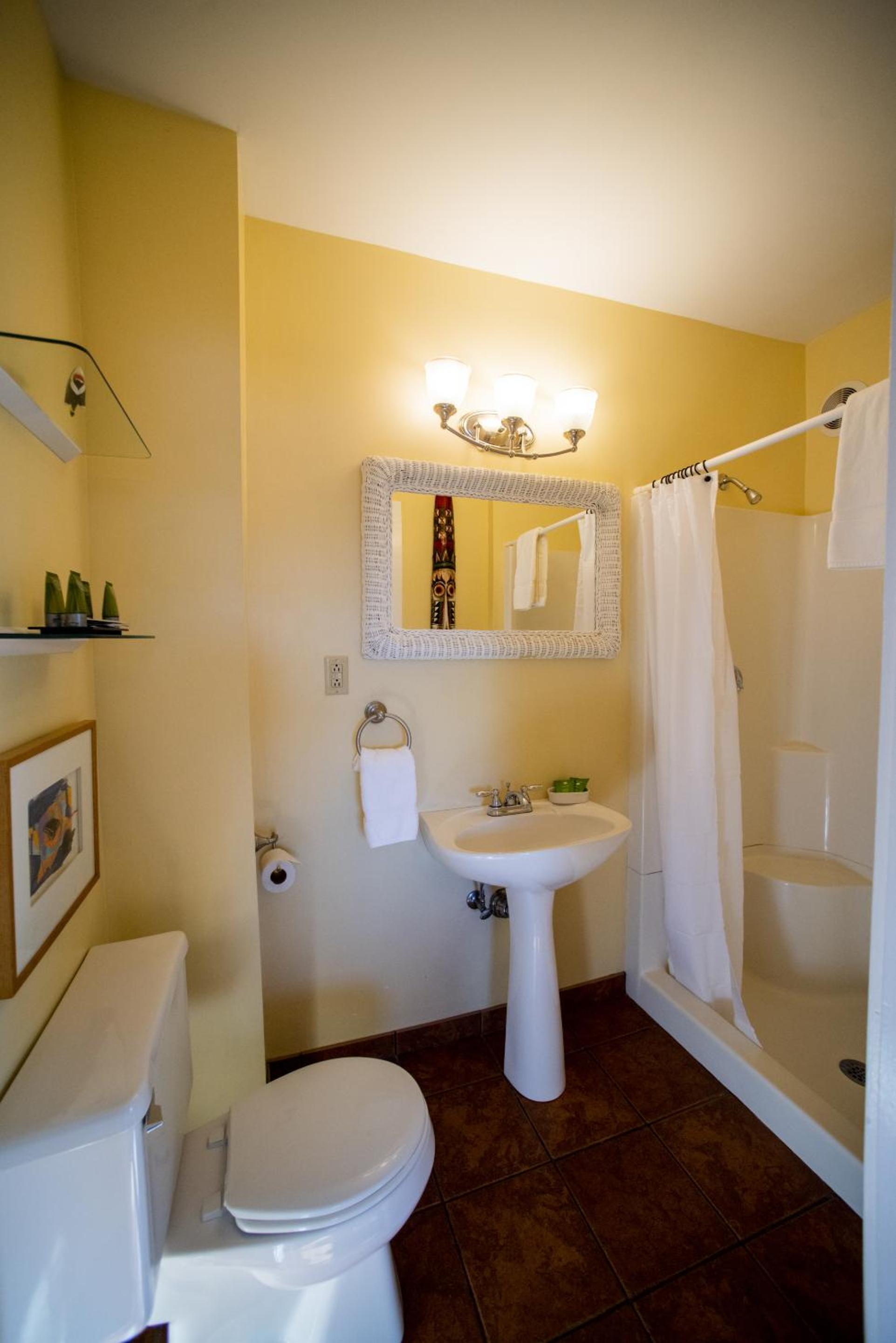 Queen Room photo 2