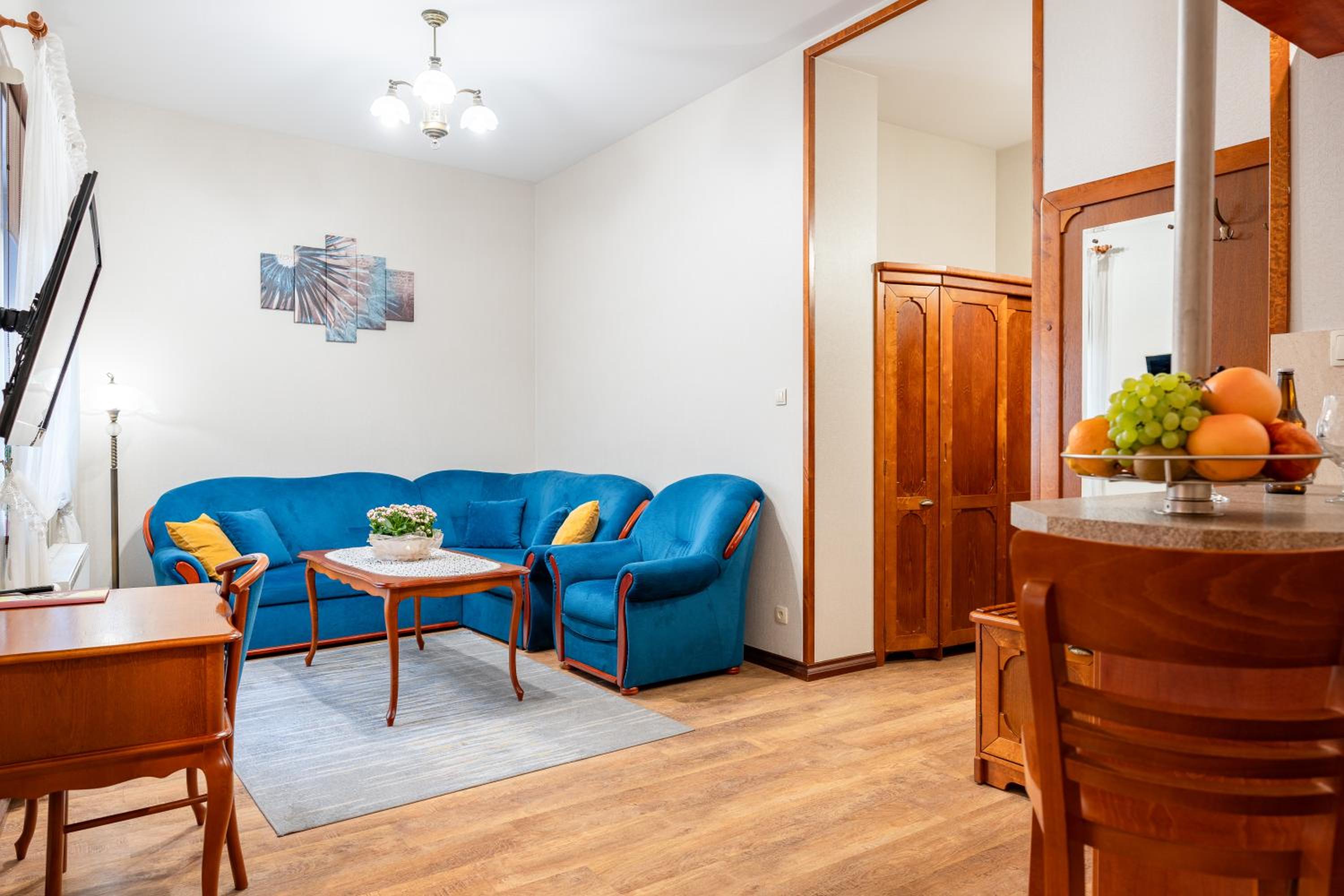 One-Bedroom Suite - Photo 6