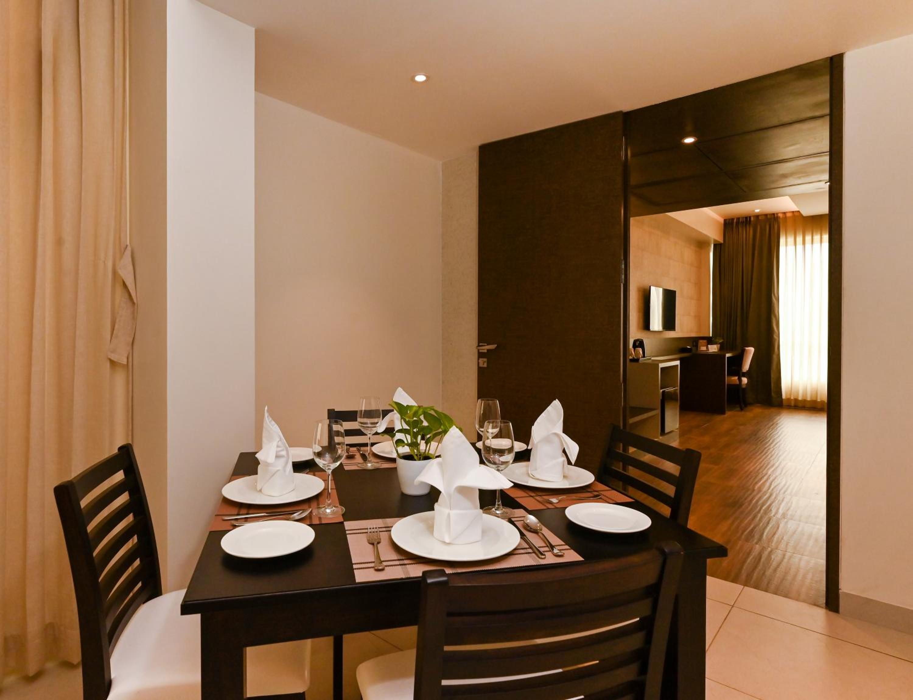Suite - Photo 5