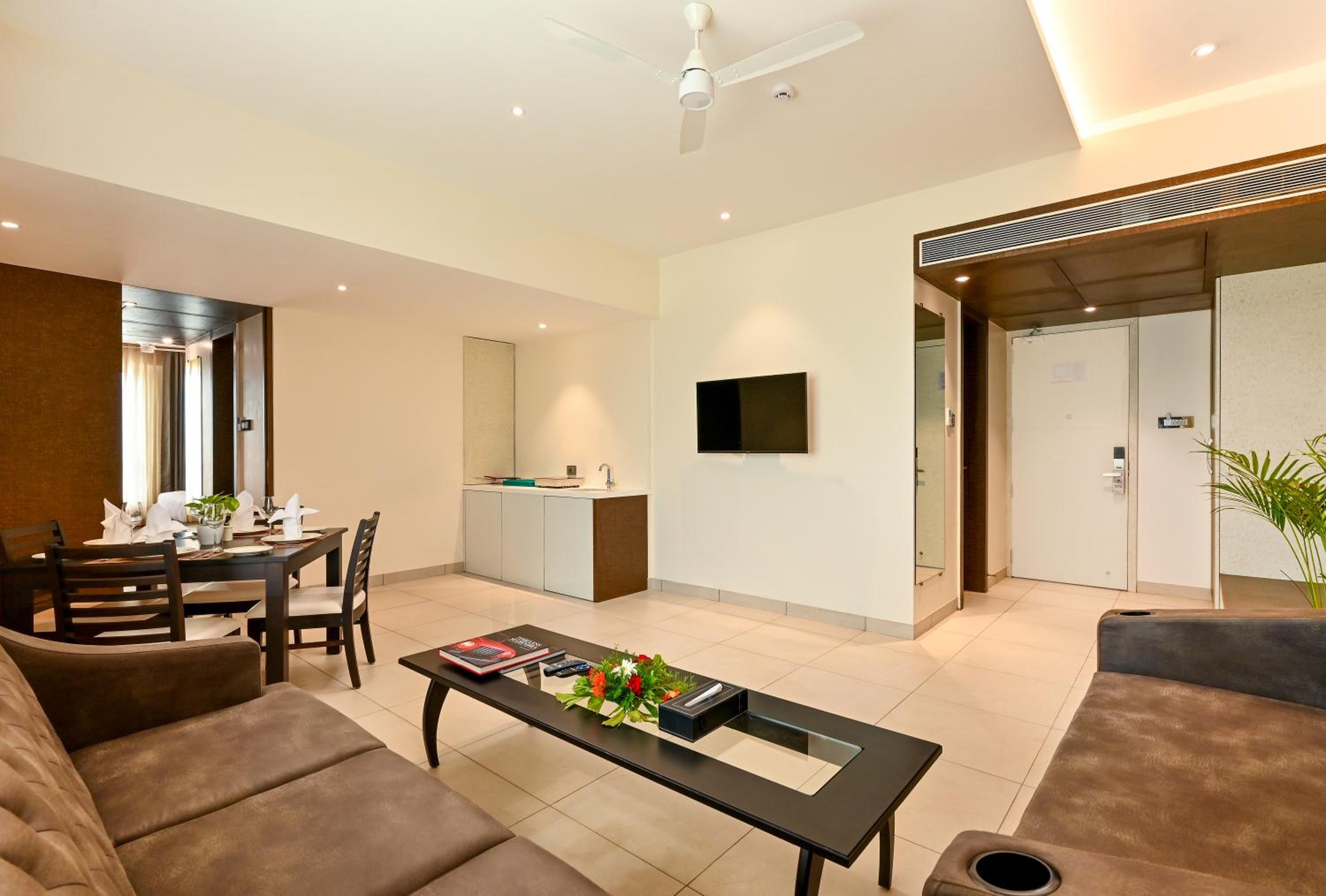 Suite - Photo 2