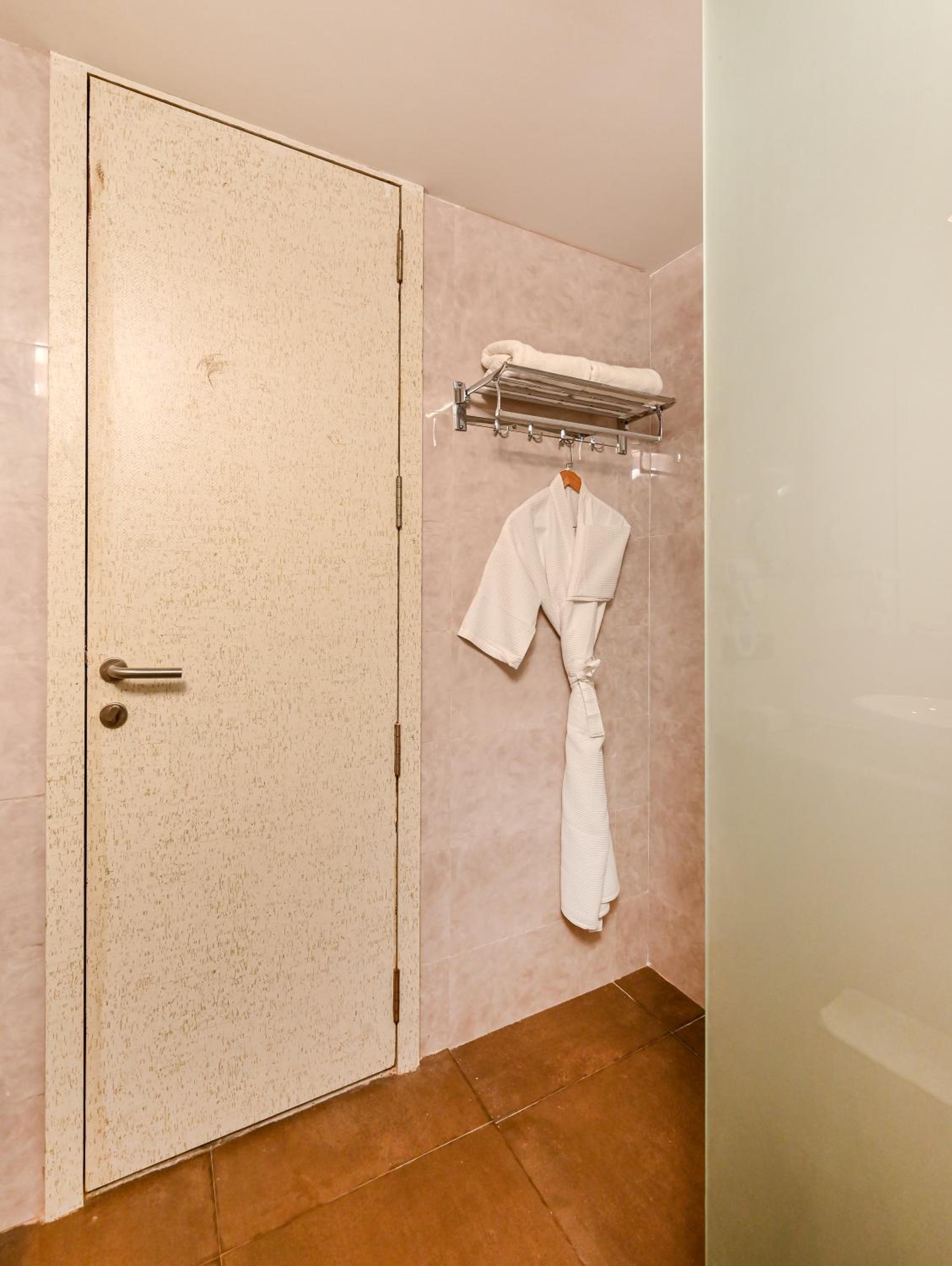 Suite - Photo 3