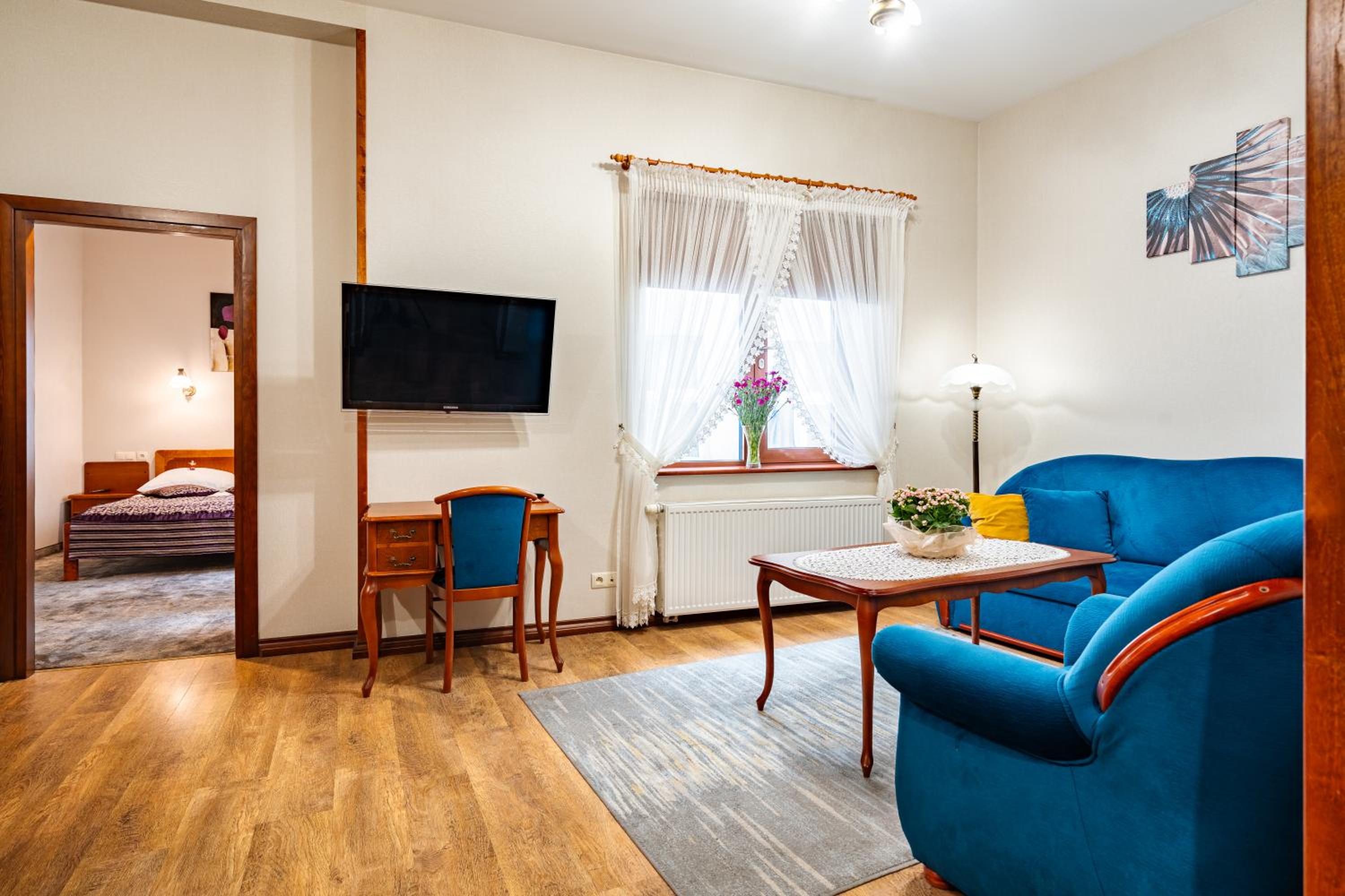 One-Bedroom Suite - Photo 8