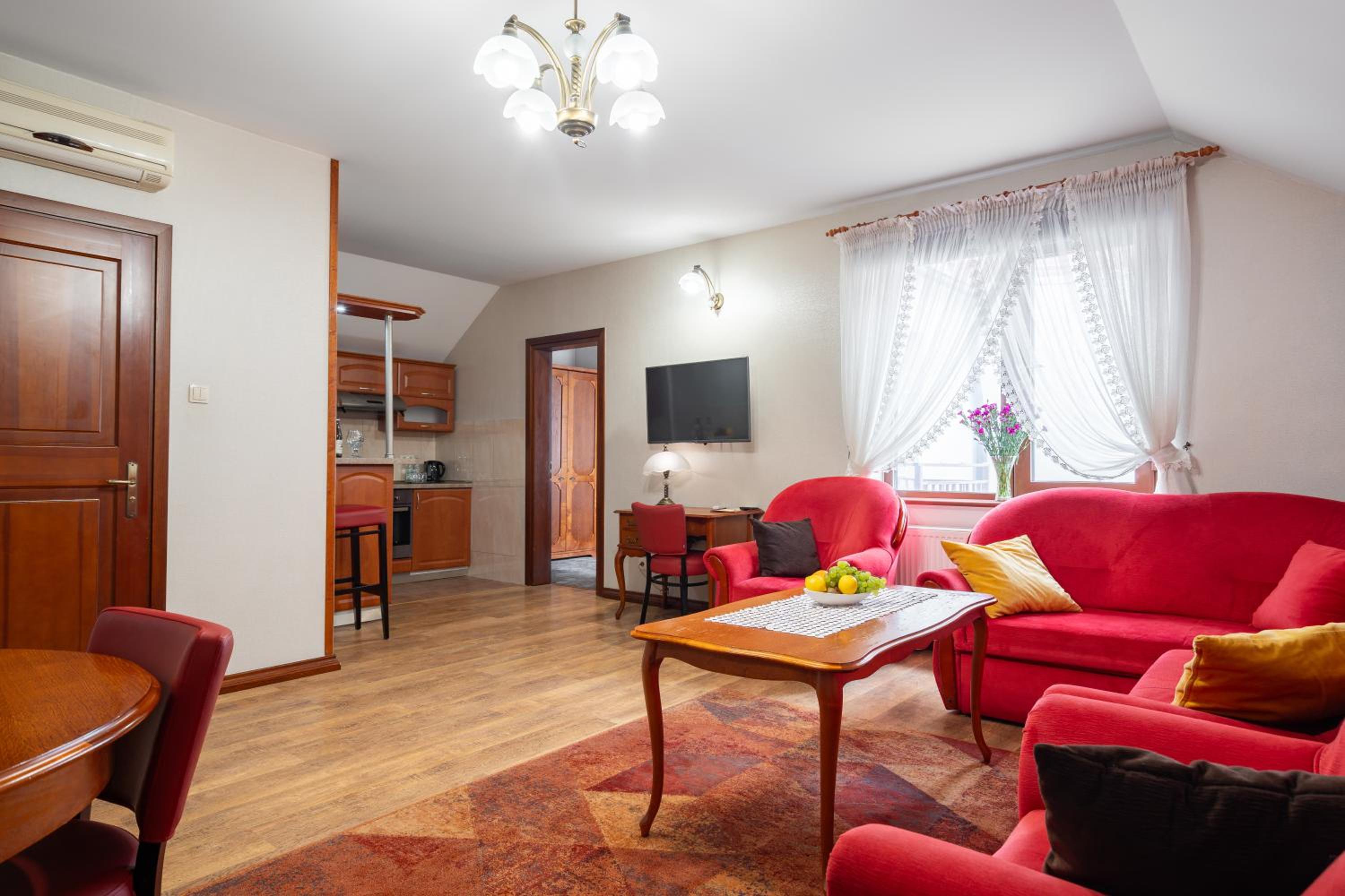 One-Bedroom Suite - Photo 11