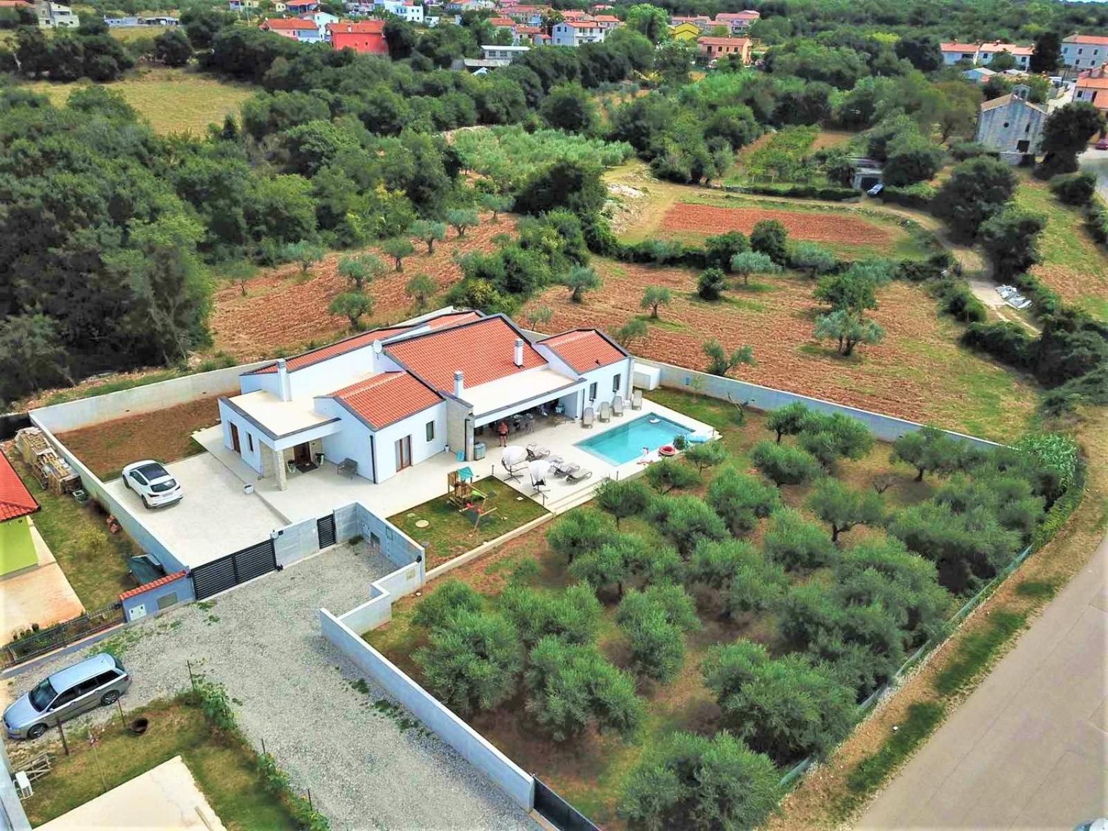 Villa photo 3