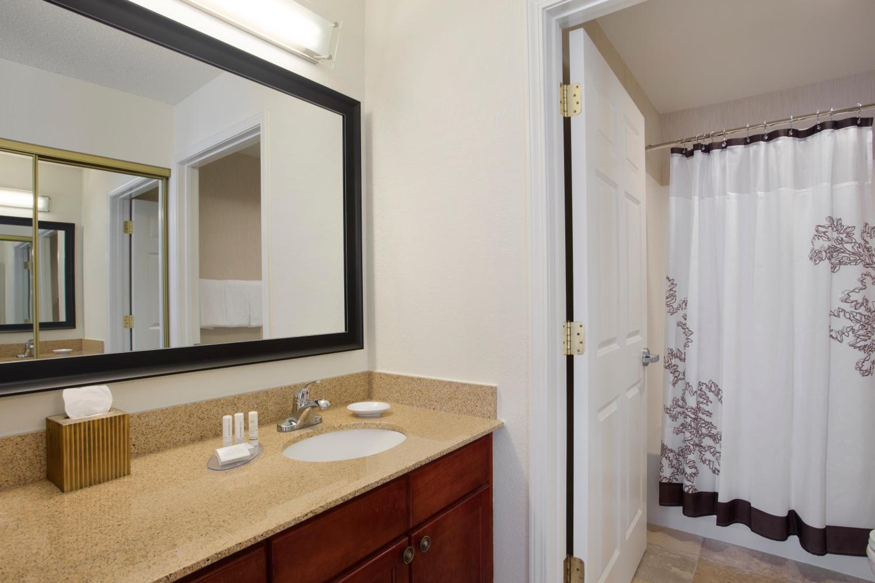 One-Bedroom King Suite with Sofa Bed - Photo 2