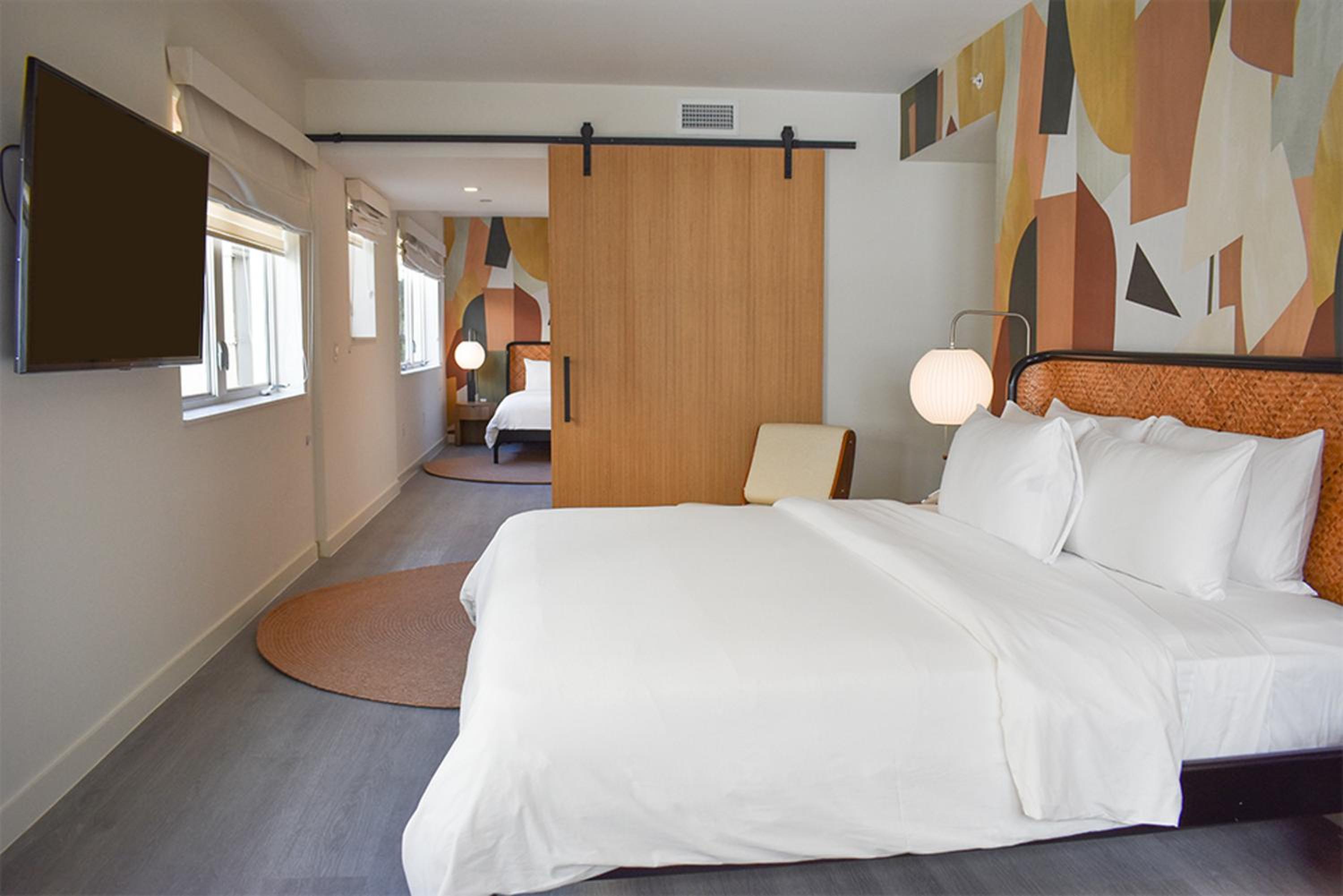 Suite - Photo 2