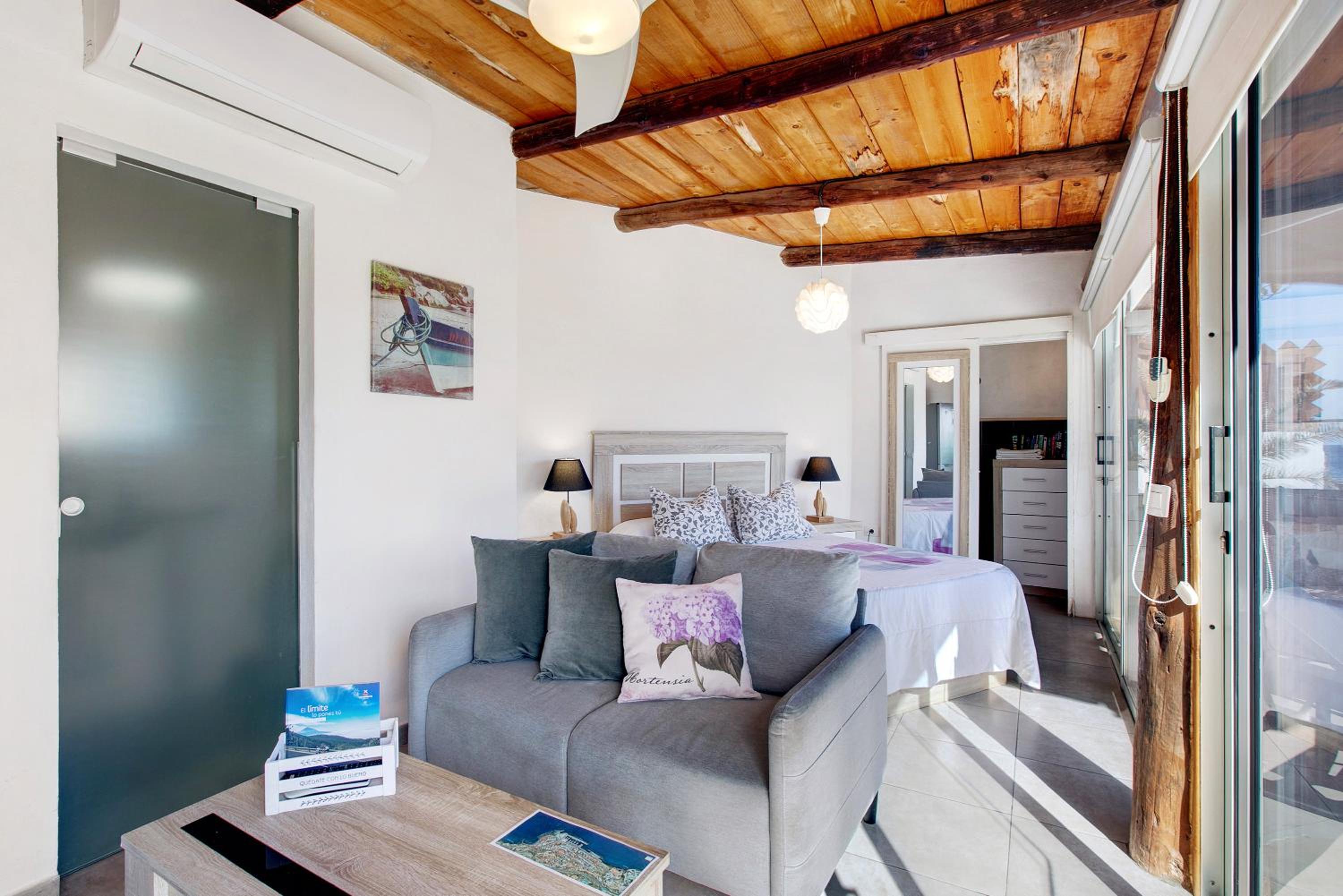 Apartamento de un dormitorio superior con balcón
