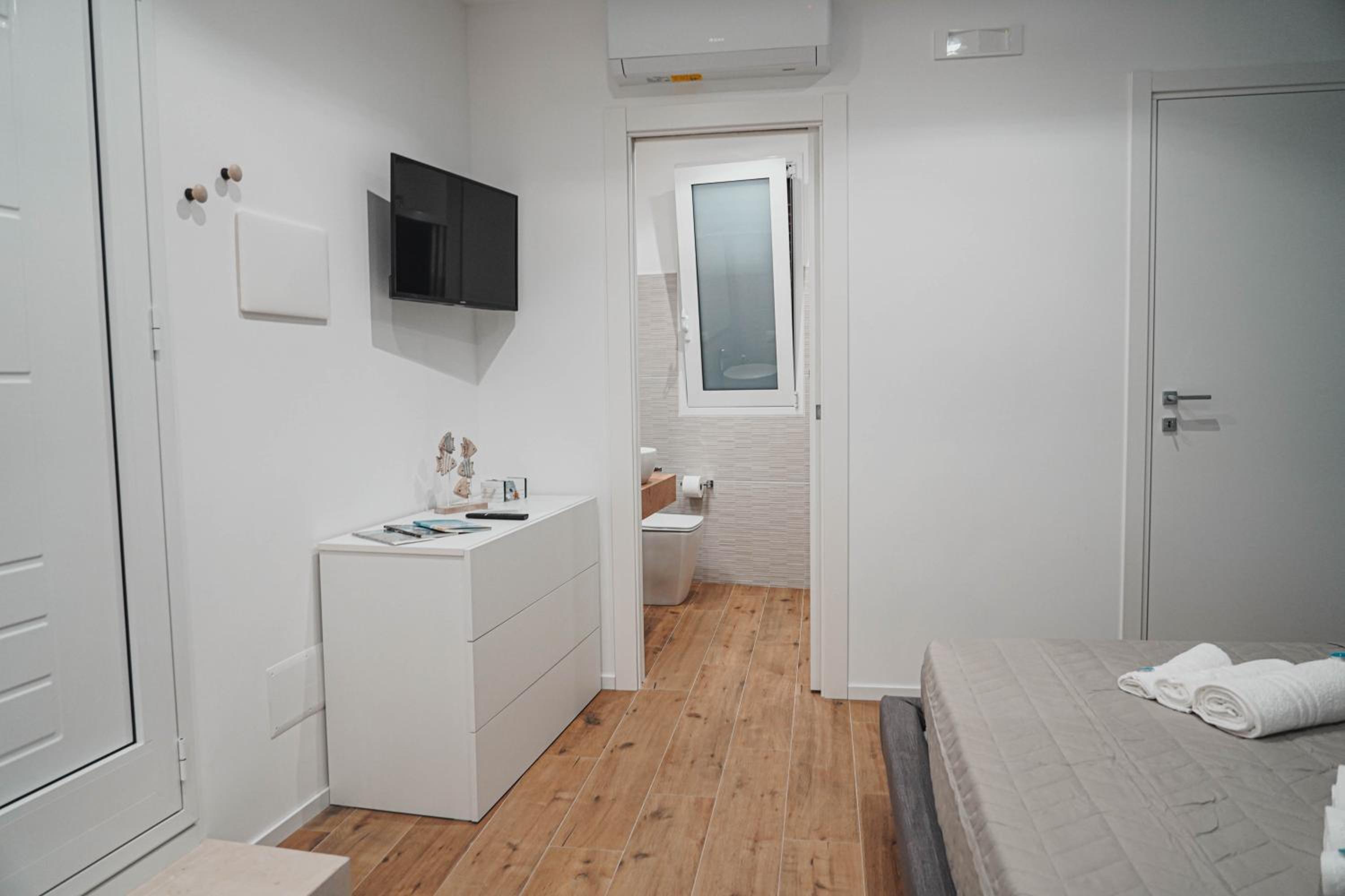 One-Bedroom Apartment photo 2