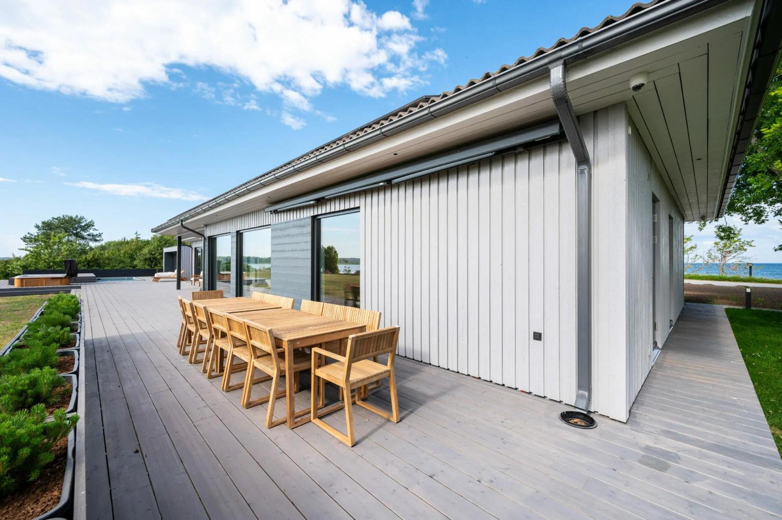 Villa photo 2