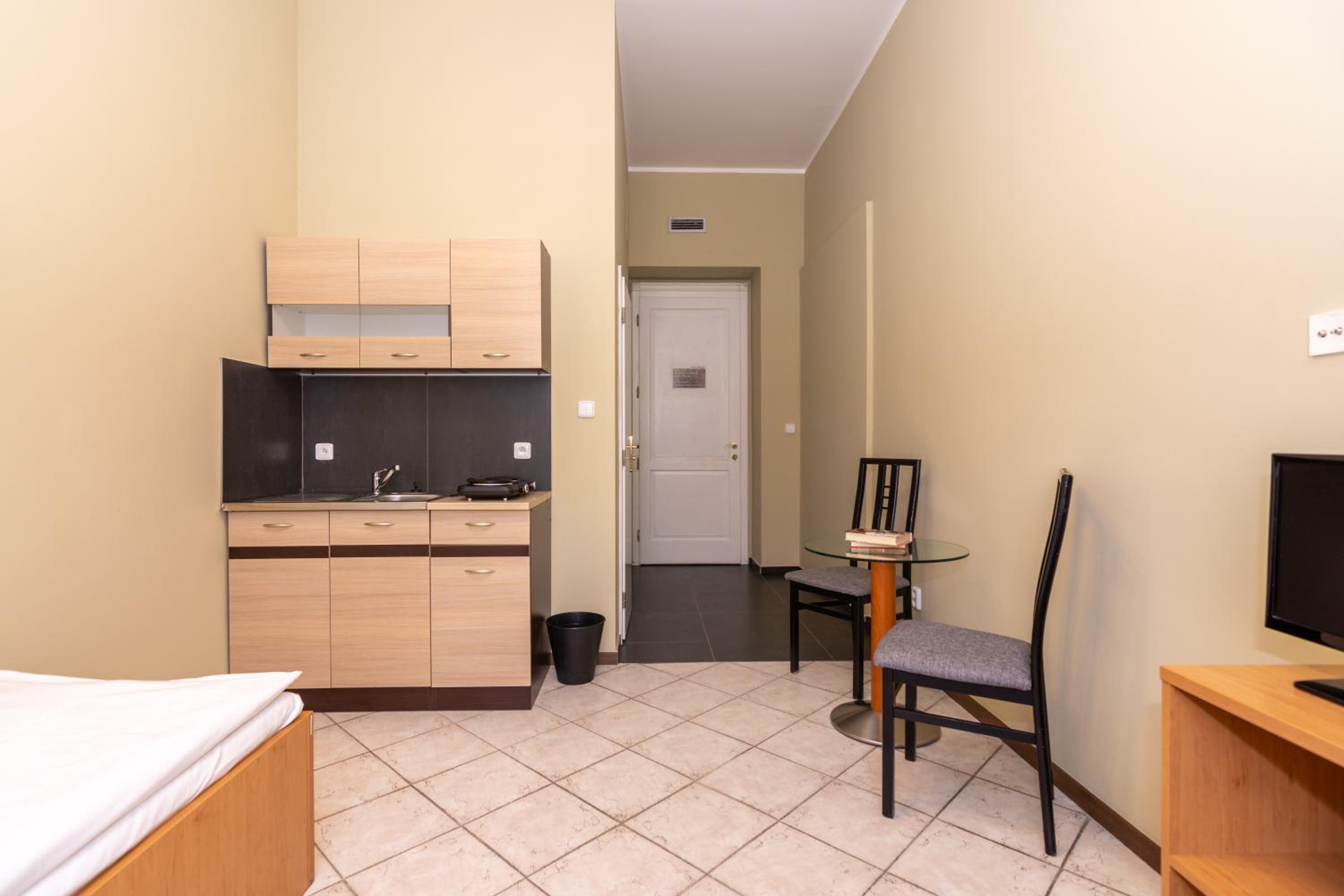 Economy Single Room thumbnail 5
