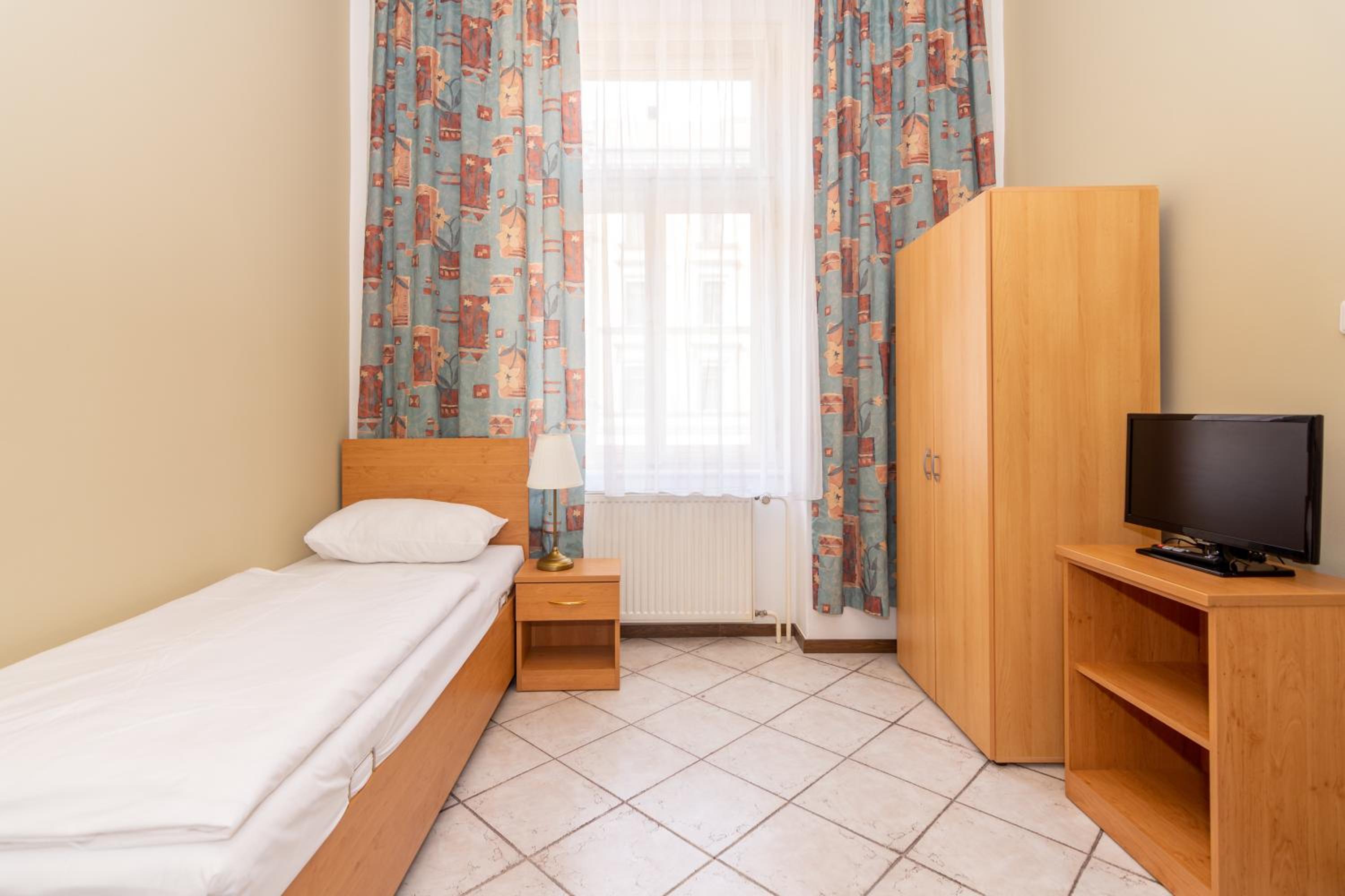 Economy Single Room thumbnail 5