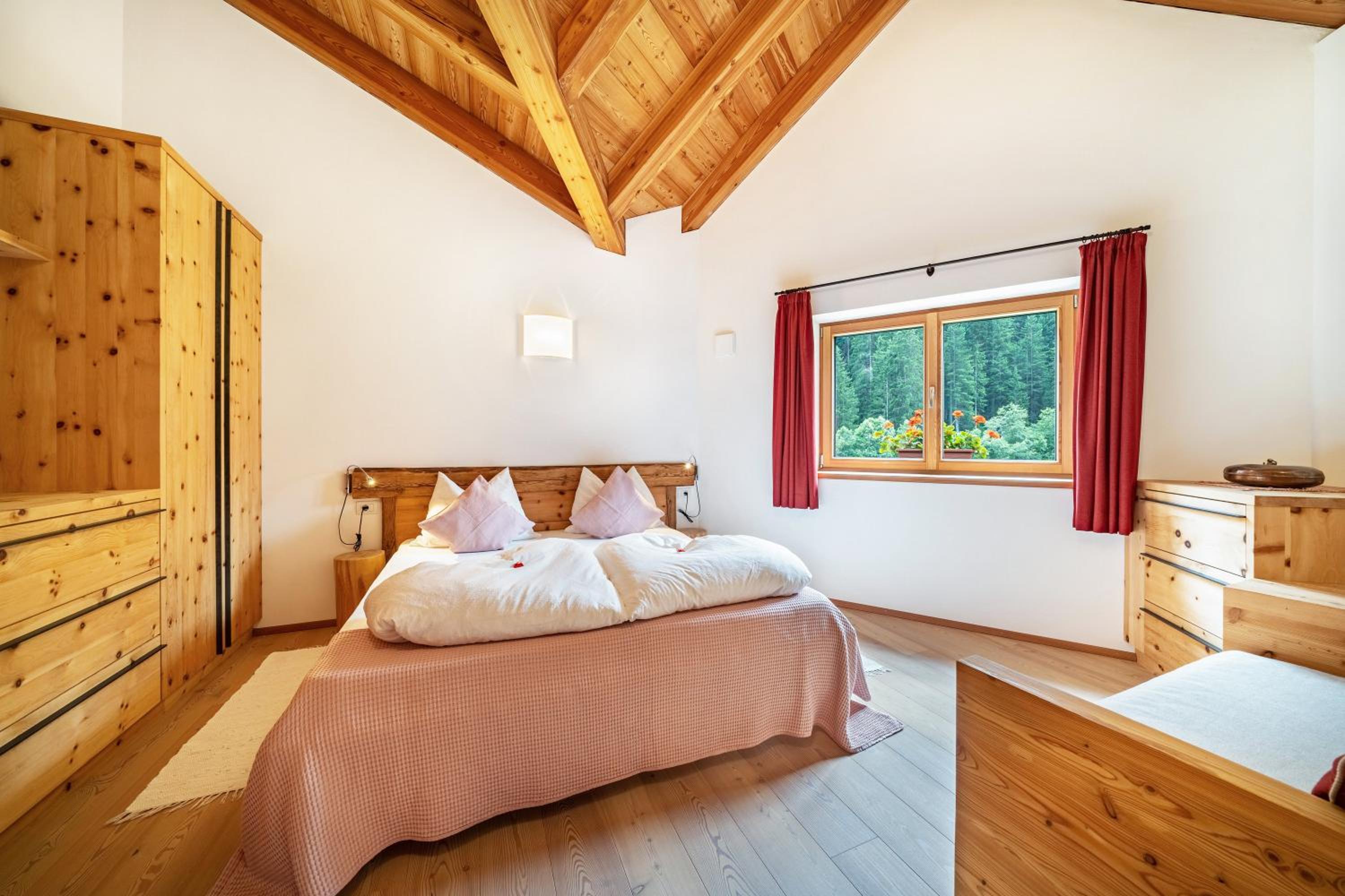 Two-Bedroom Deluxe Apartment with Garden View photo 1