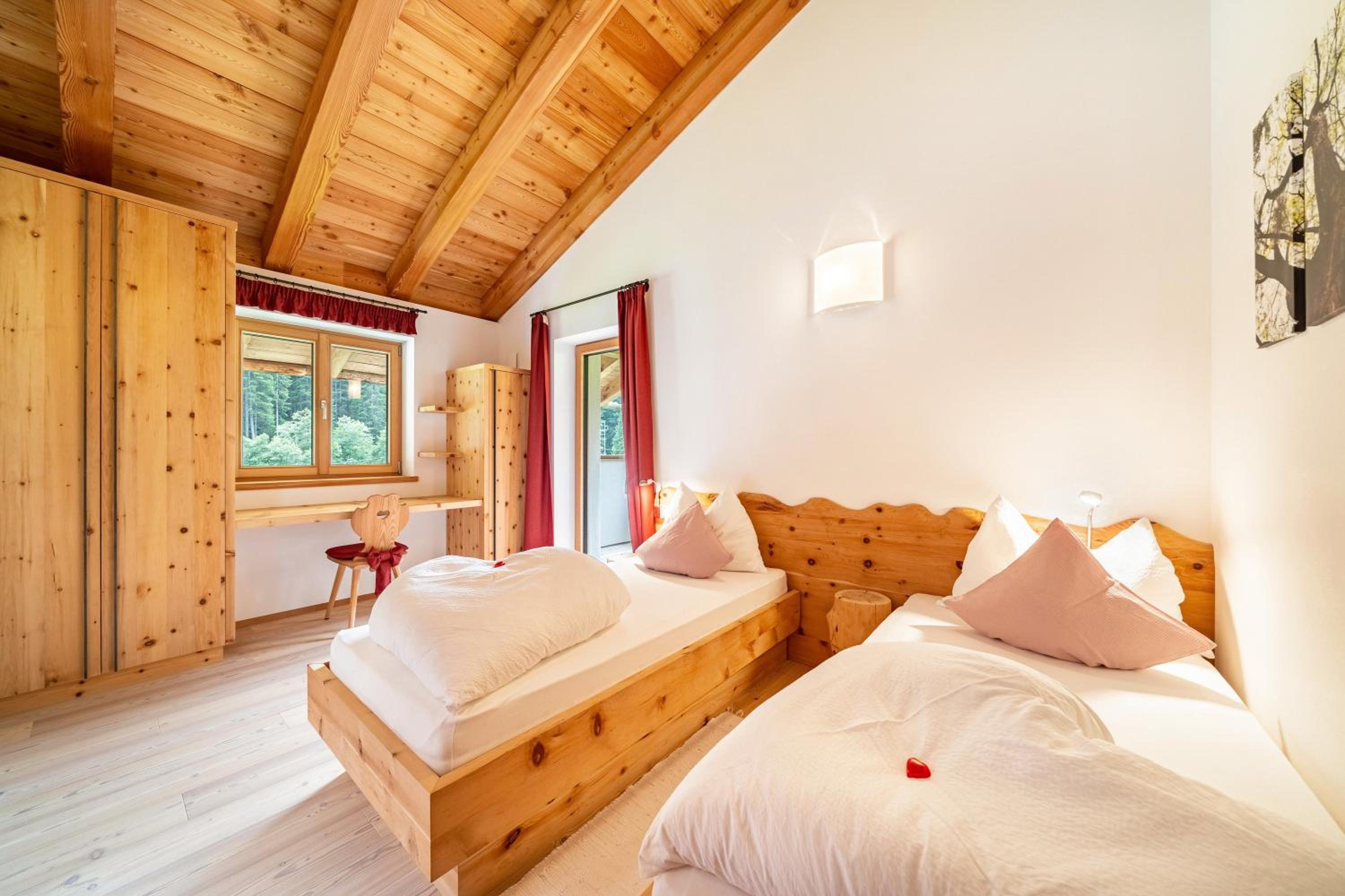 Two-Bedroom Deluxe Apartment with Garden View photo 3