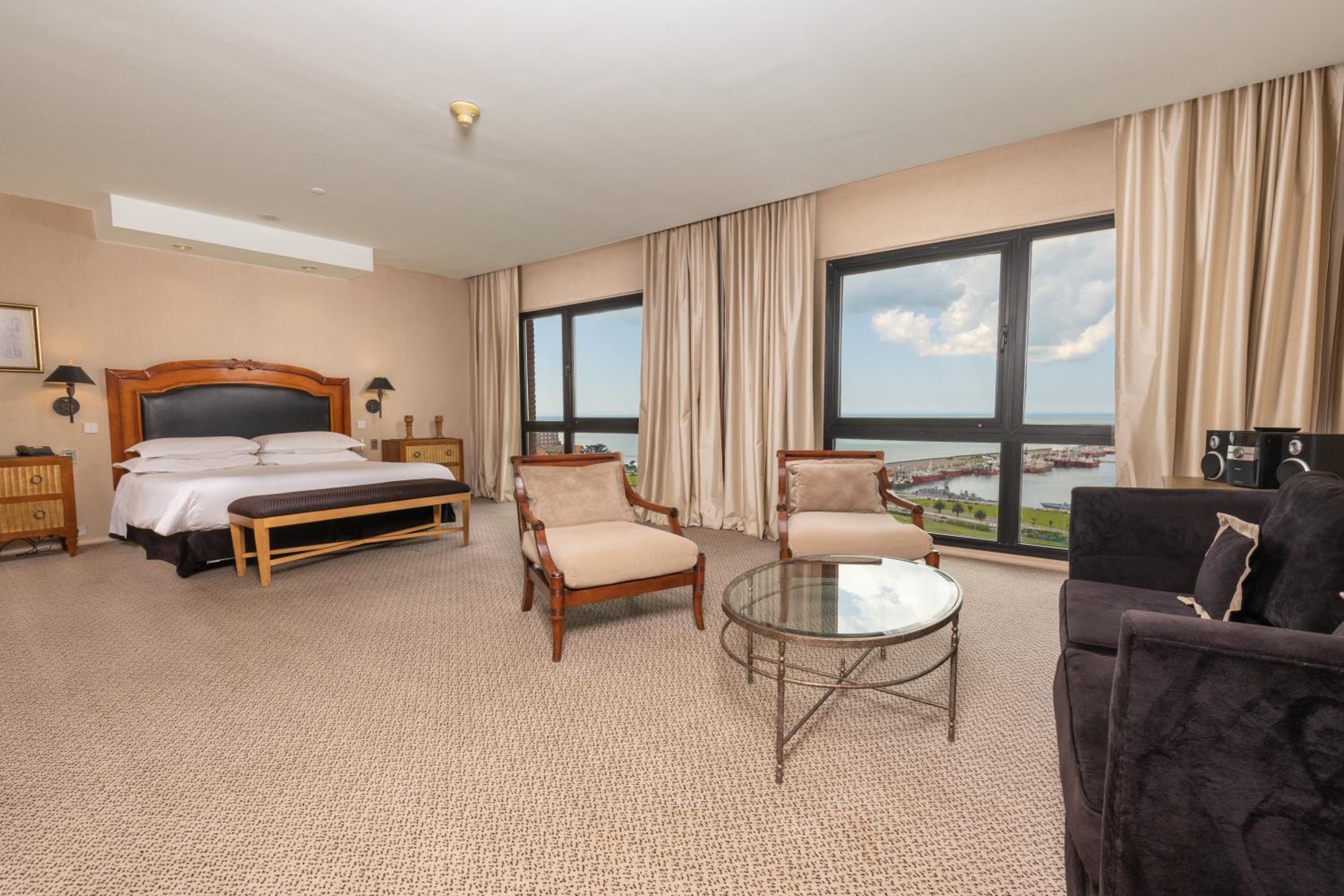 1 Bedroom Presidential Suite, Bedroom 1: 1 King, Bedroom 2: photo 2