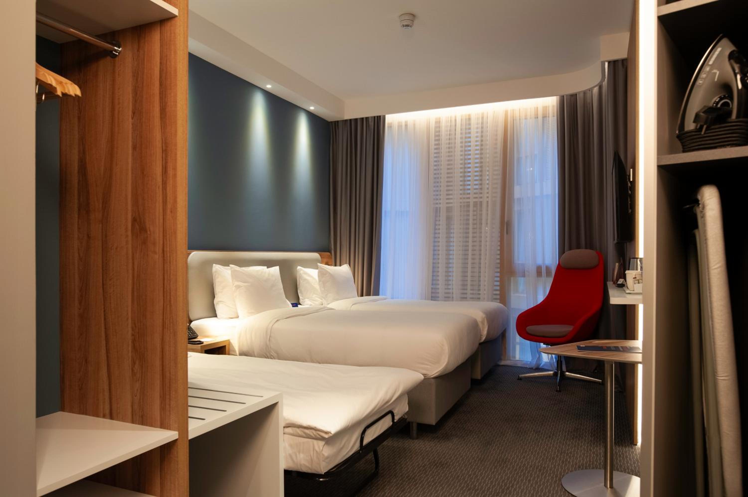 Standard Twin Room with Free Breakfast - Photo 1