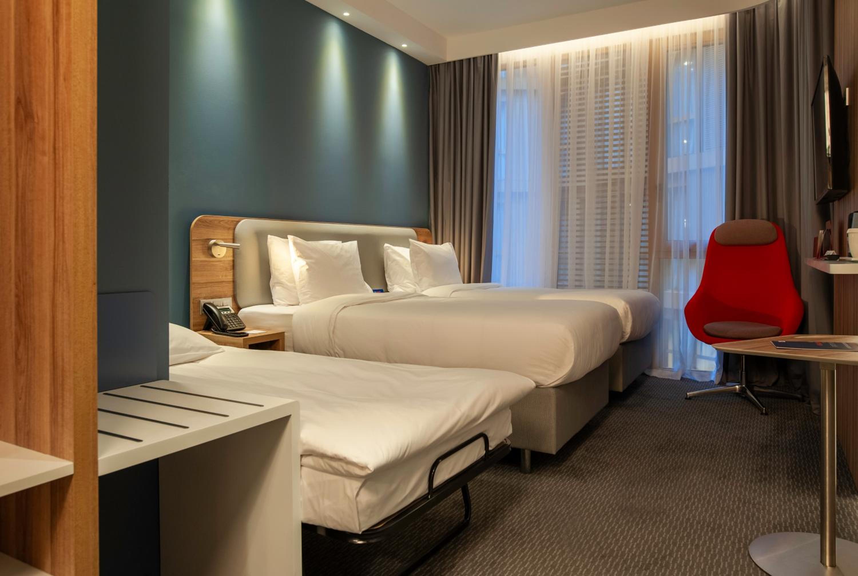 Standard Twin Room with Free Breakfast - Photo 5