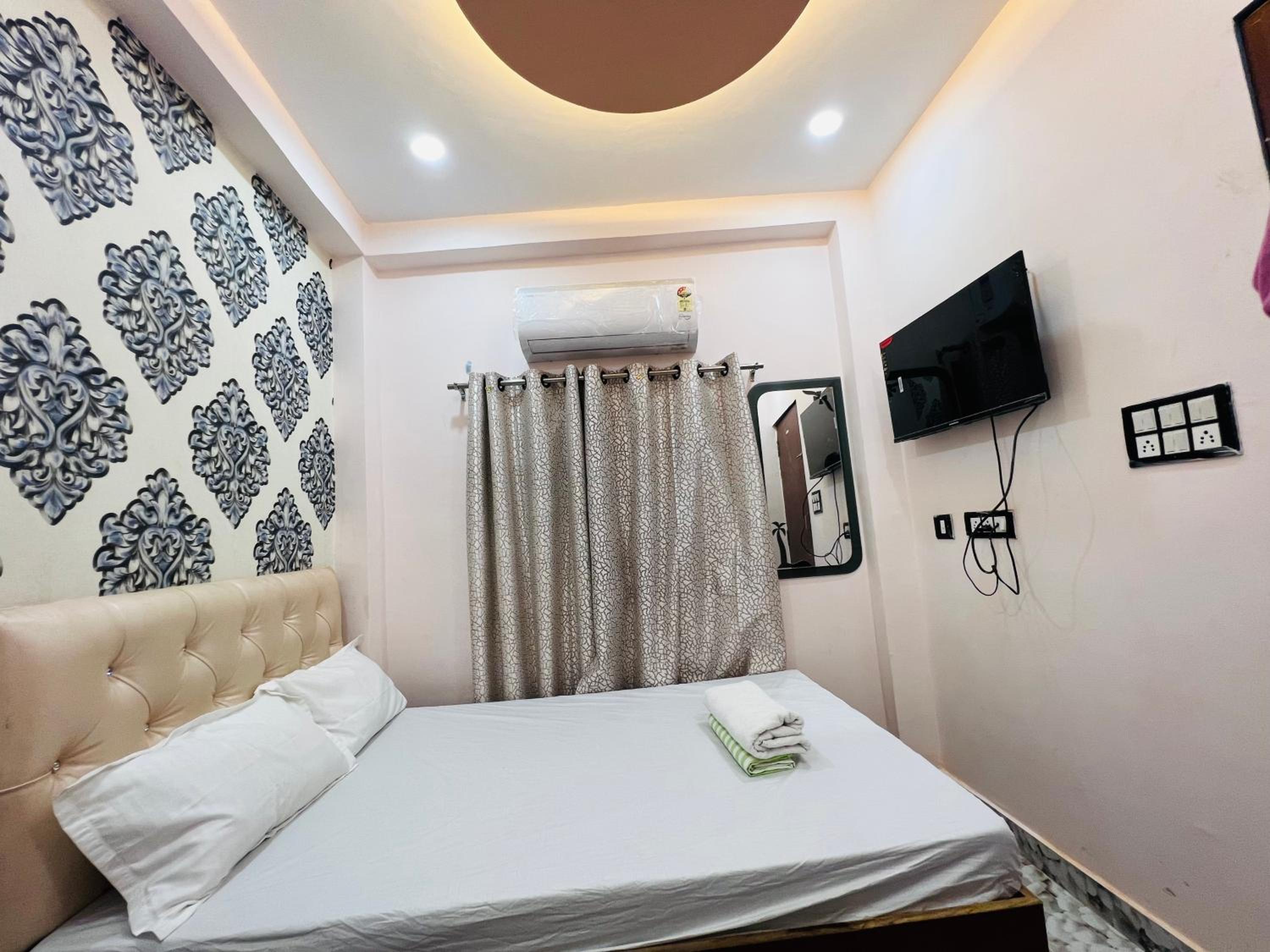 Small Single Room photo 2