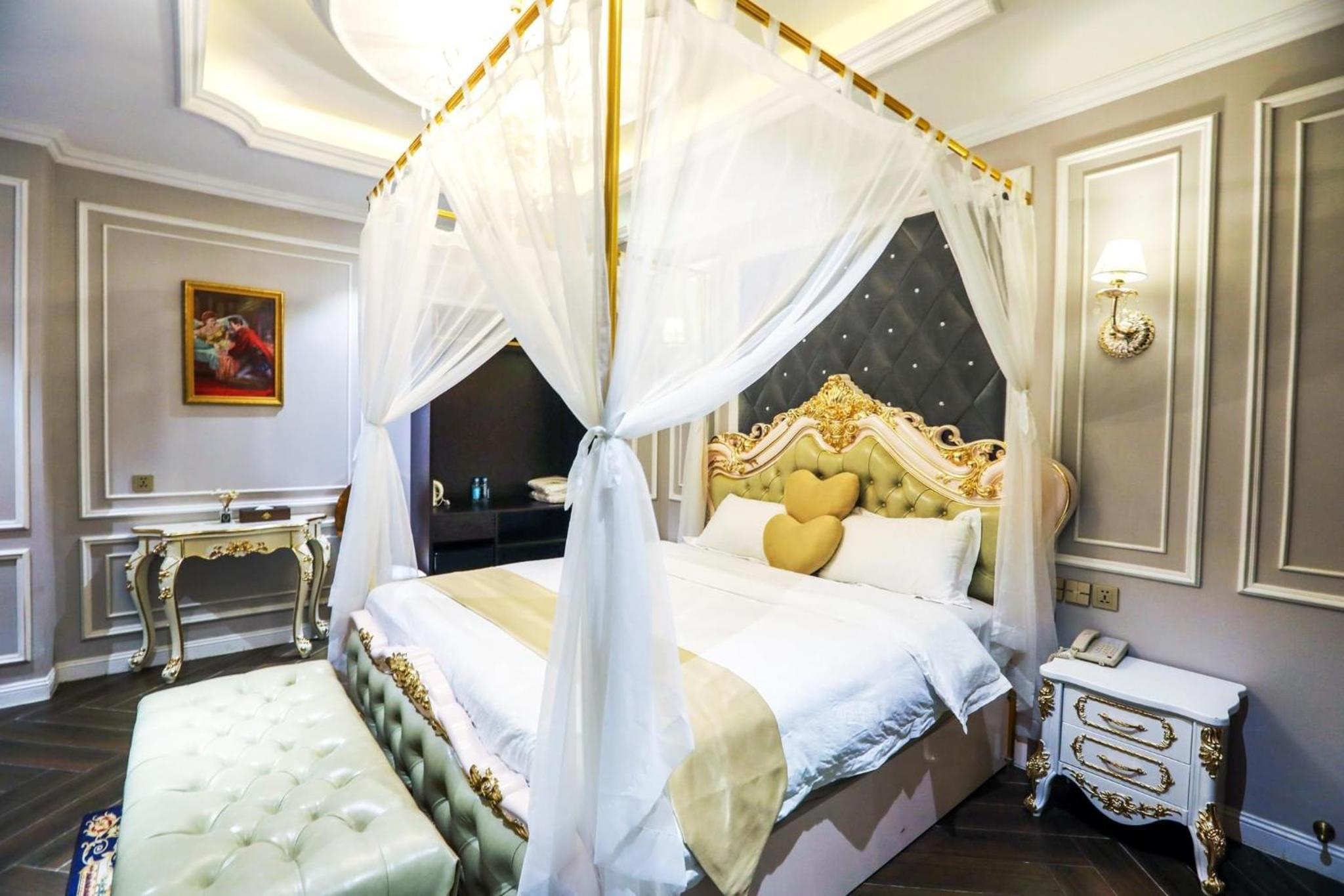 Queen Room