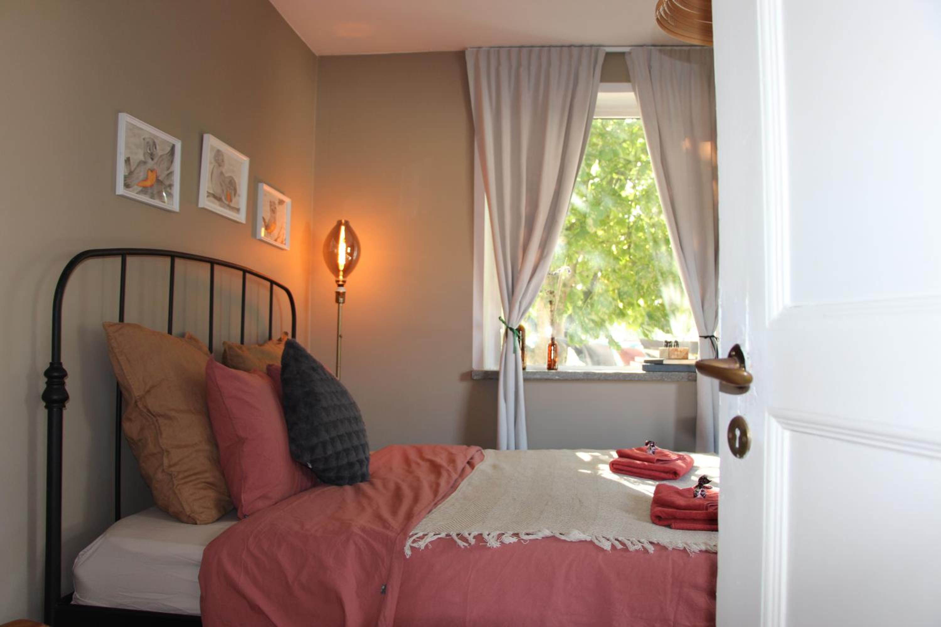 One-Bedroom Apartment photo 1