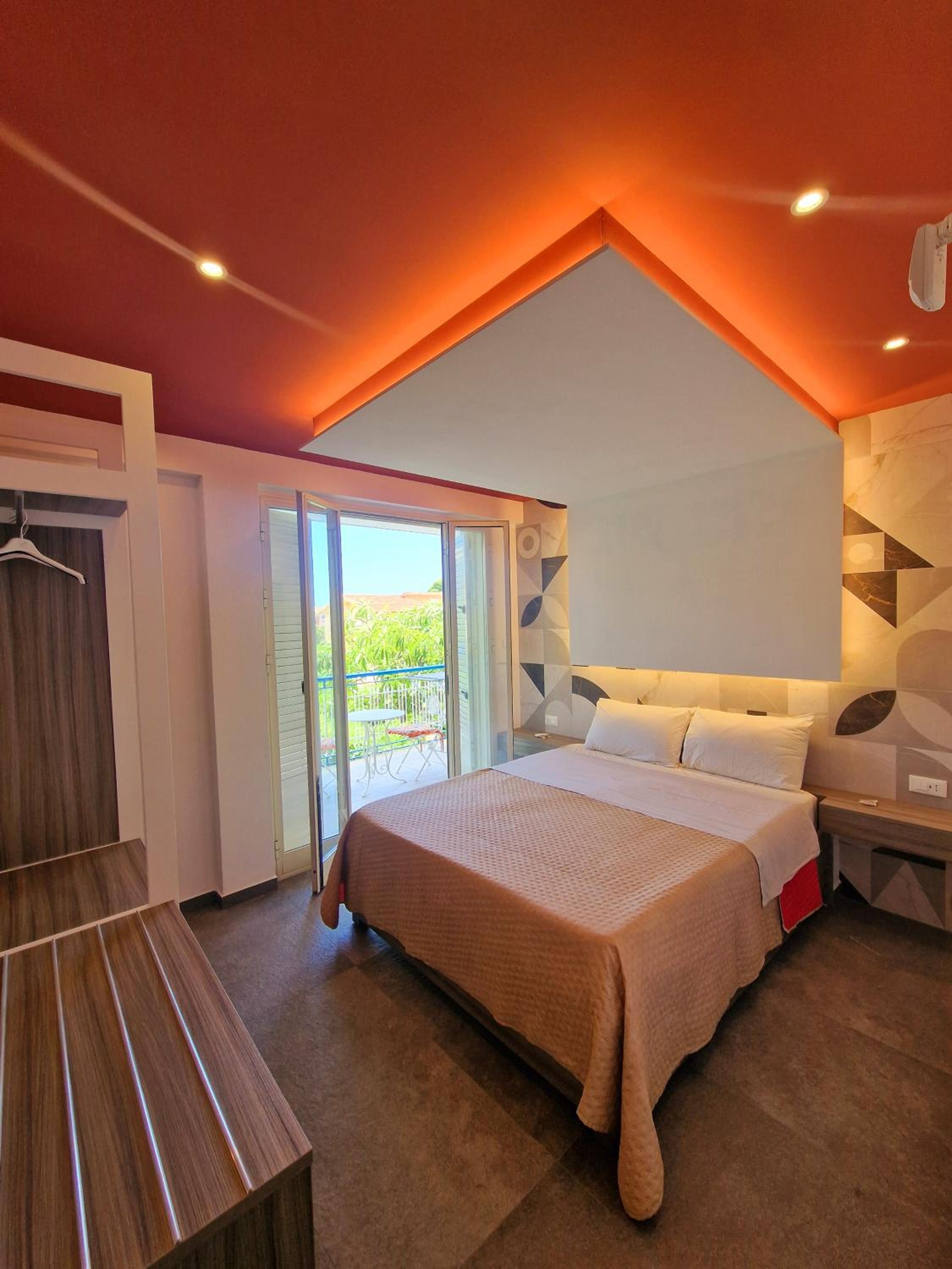King Room with Balcony photo 1
