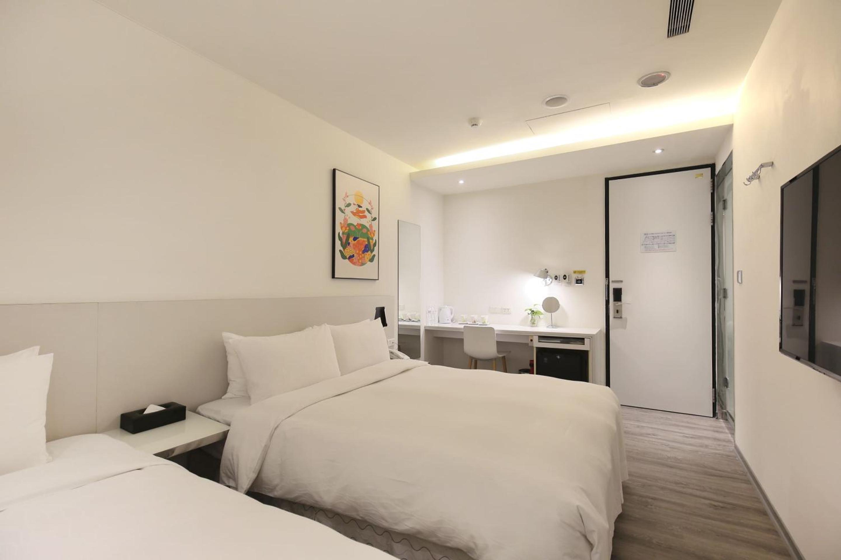 Triple Room (No Windows) photo 3