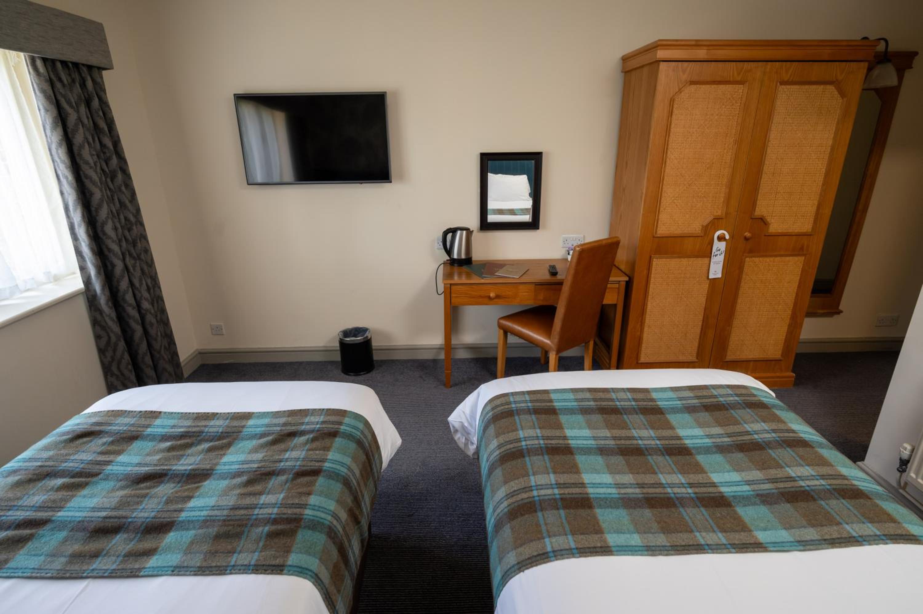 Twin Room - Photo 2