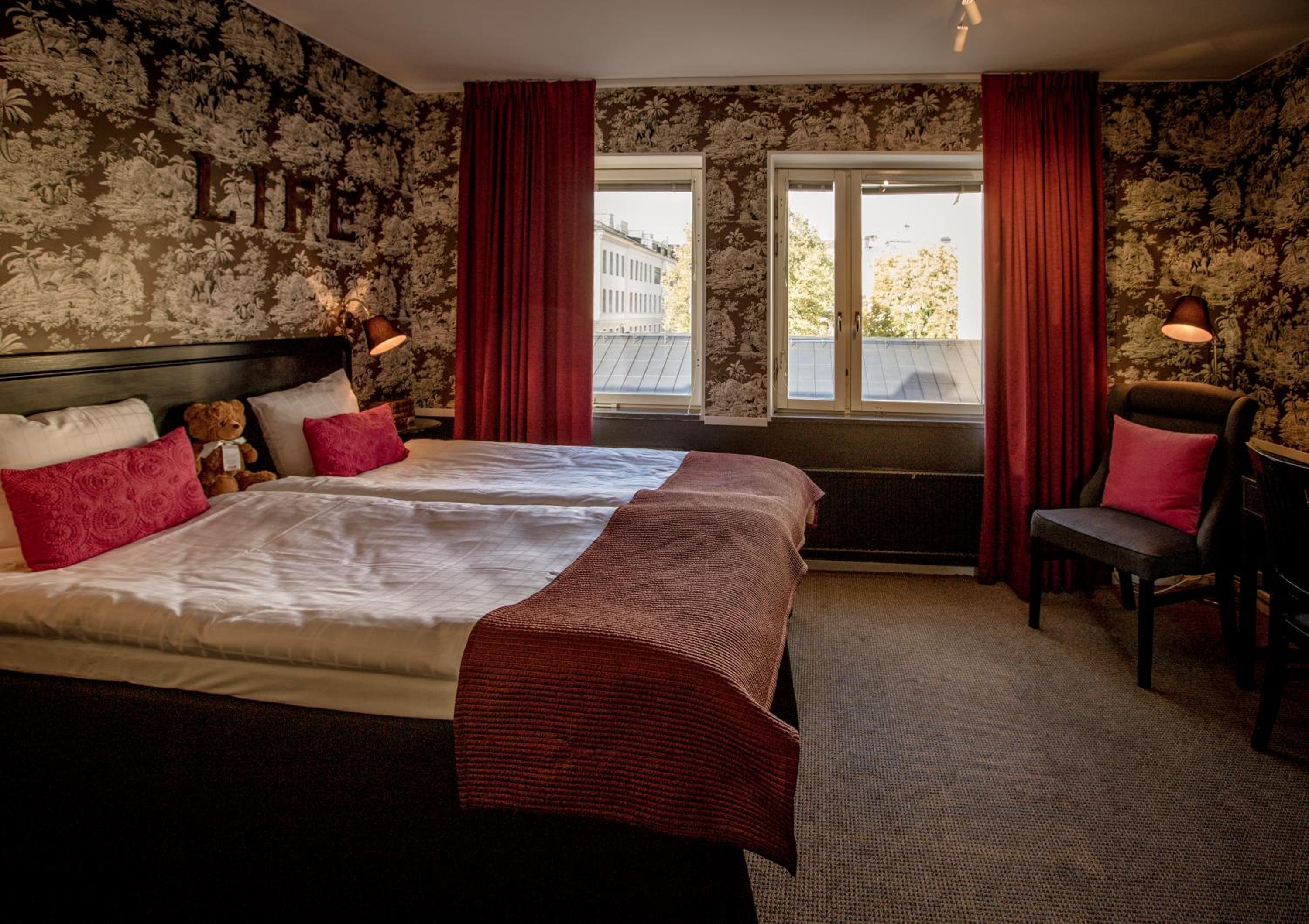 Standard Twin Room - Photo 4