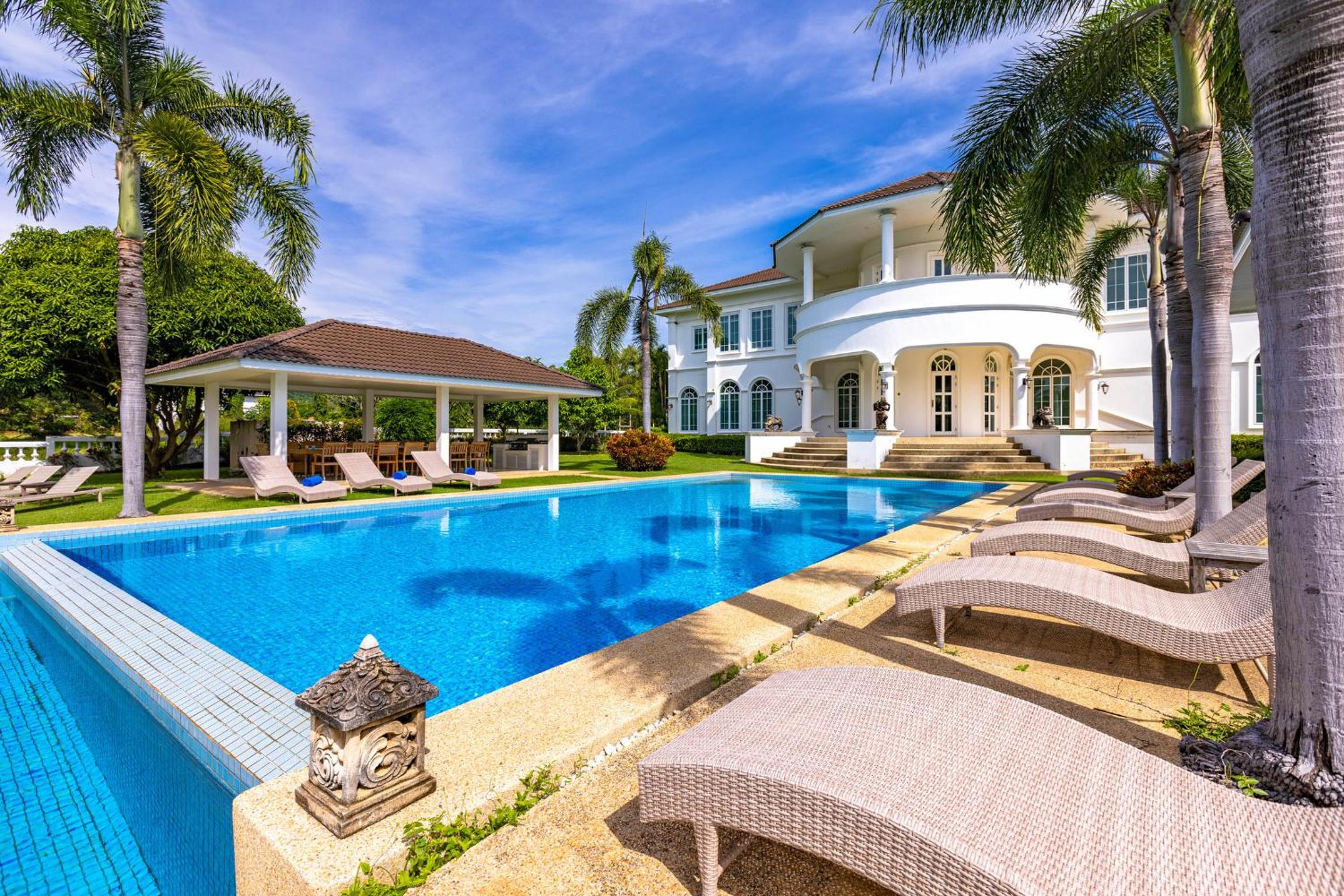 Villa with Private Pool - Photo 52